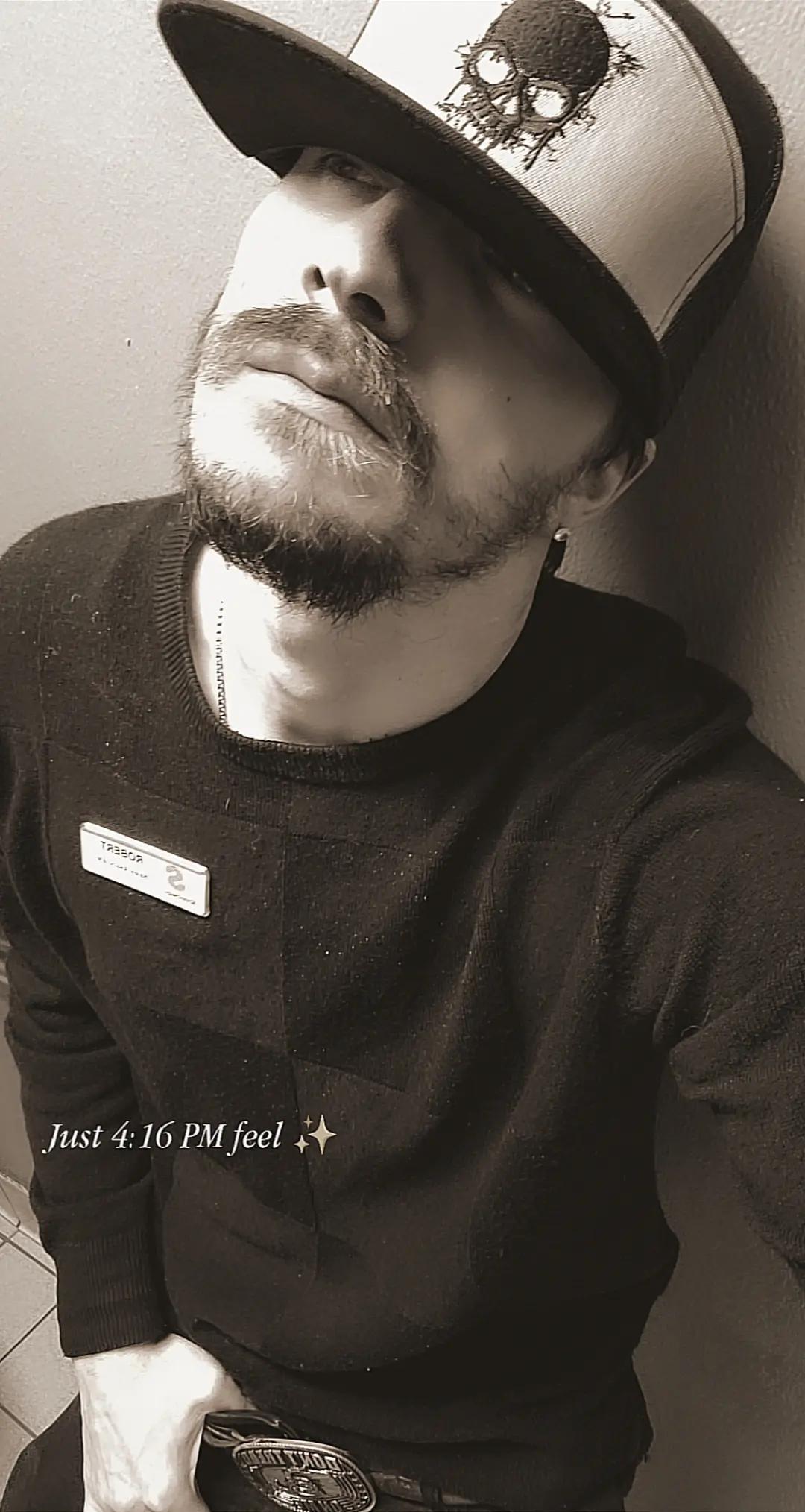 @𝕸𝖗. 𝕳𝖔𝖑𝖒𝖊𝖘