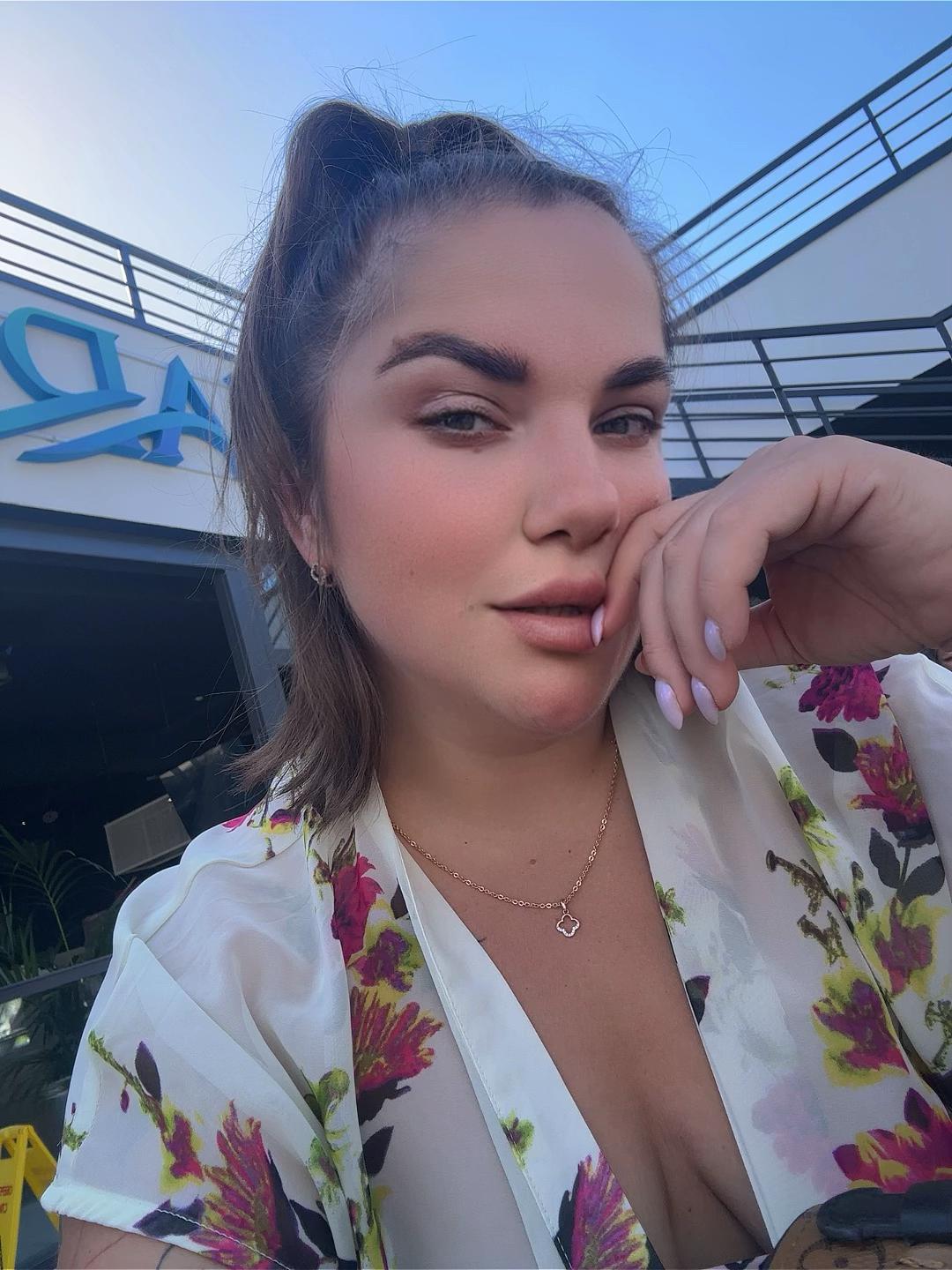 @Olenka699