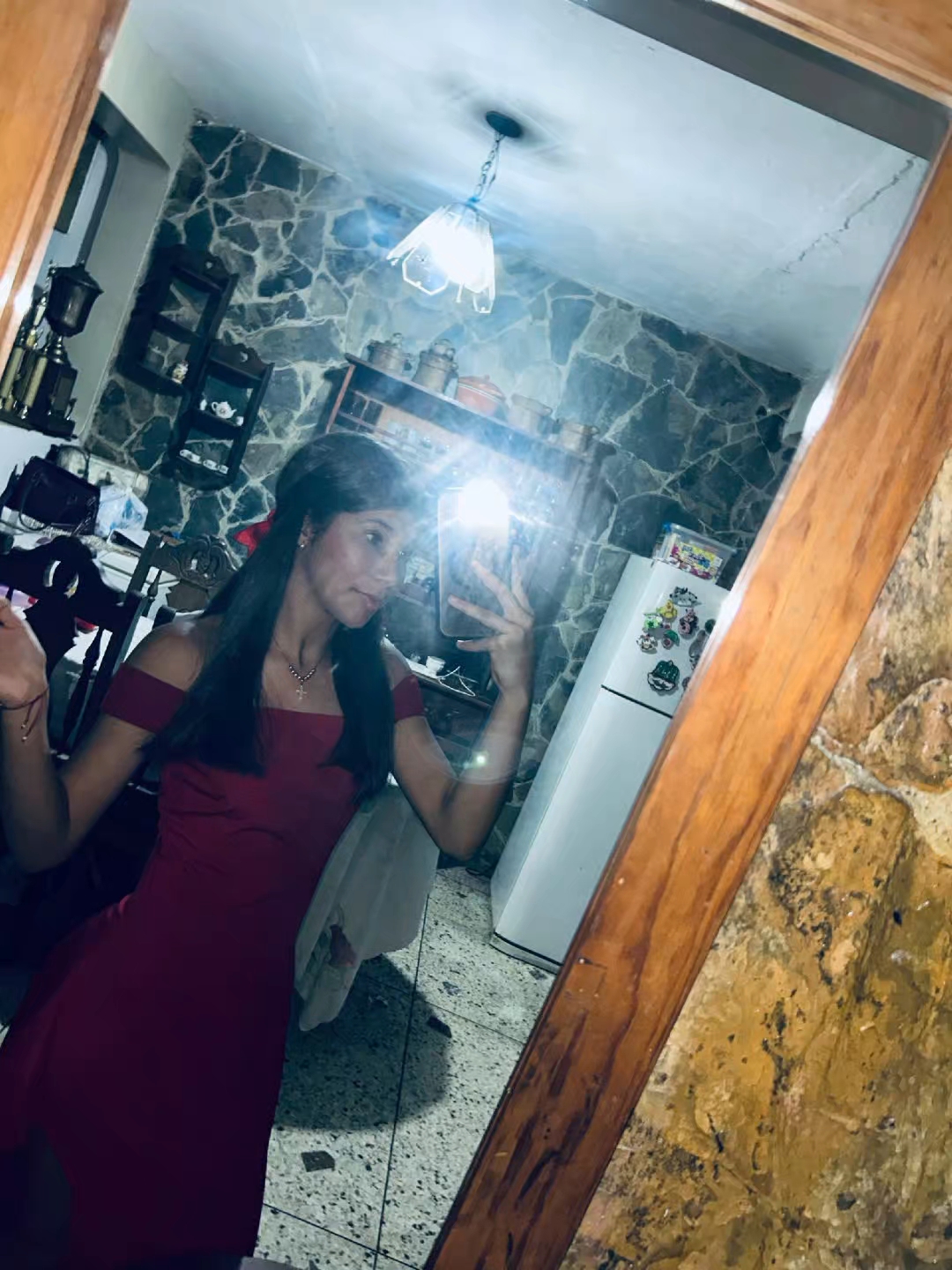 @•