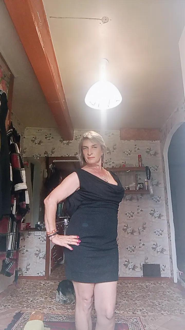 @Королева бабушек тут только я!