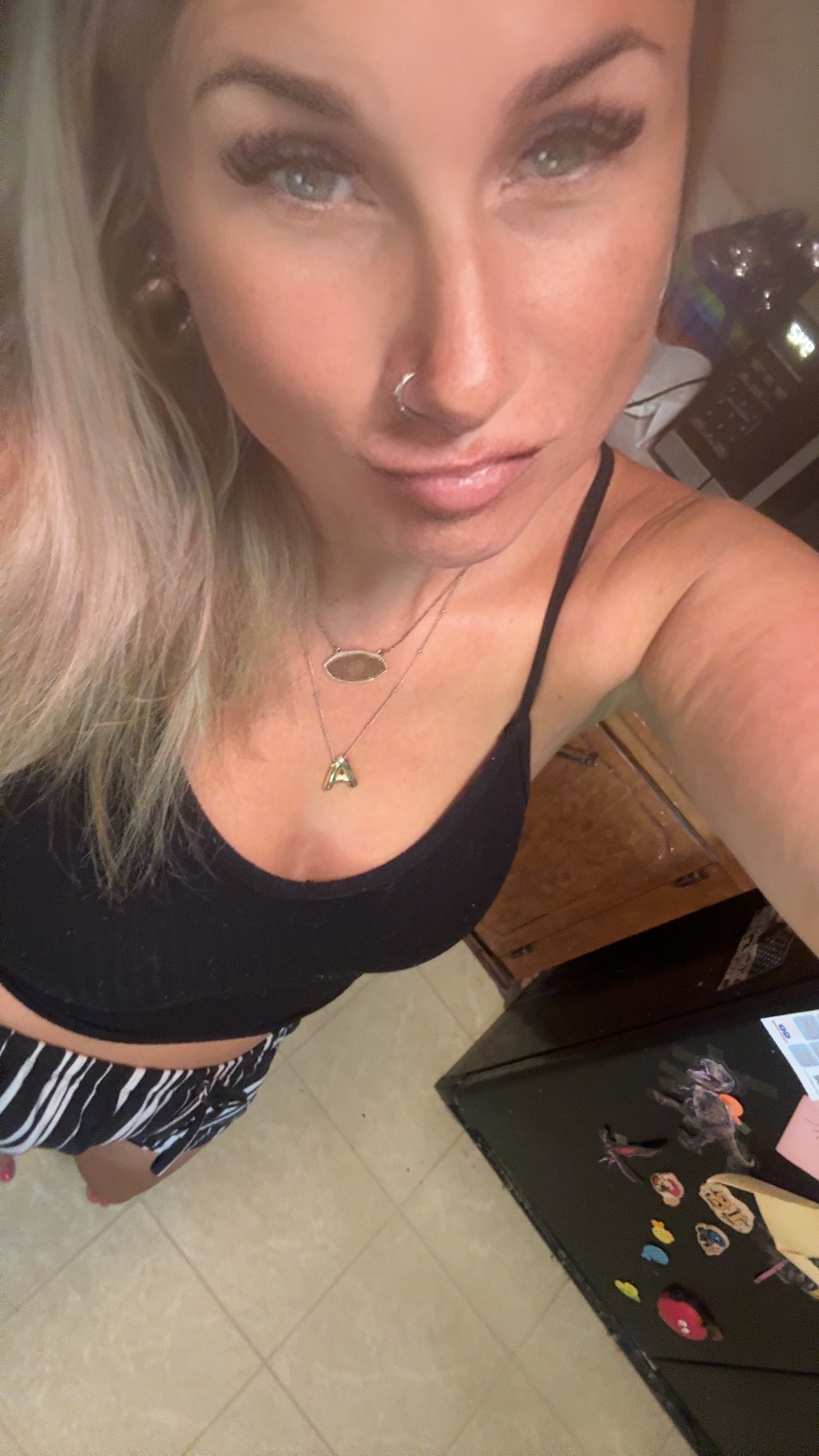 @amienicole
