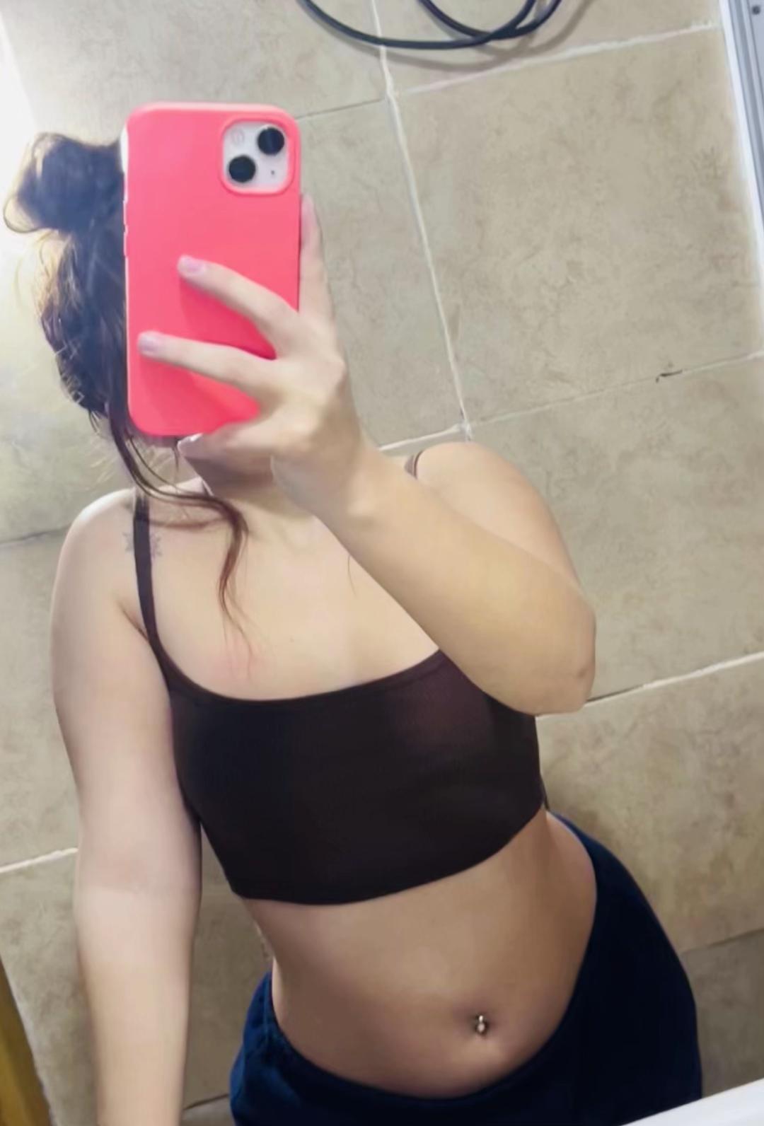 @larameza_