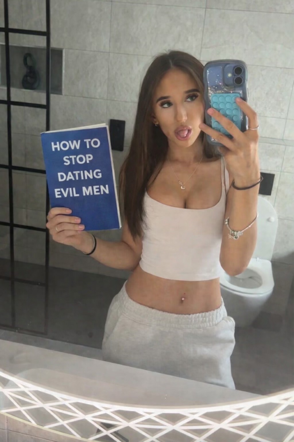 @hhollymcmillann