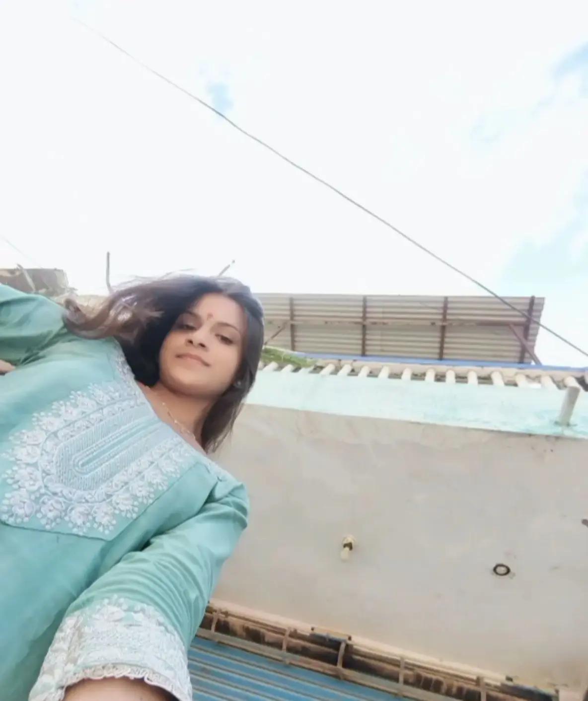 @कान्हा 🦚 👣