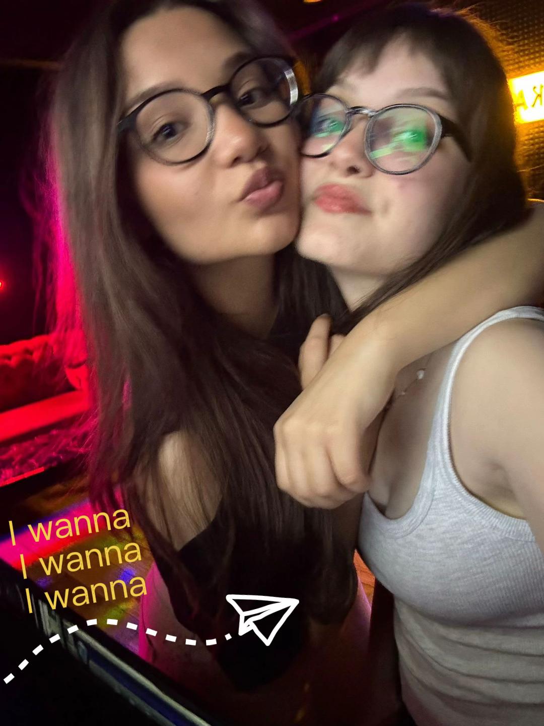 @👸🏻👸🏽