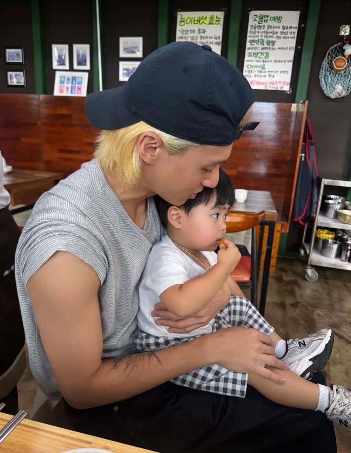 @myloveforatz8