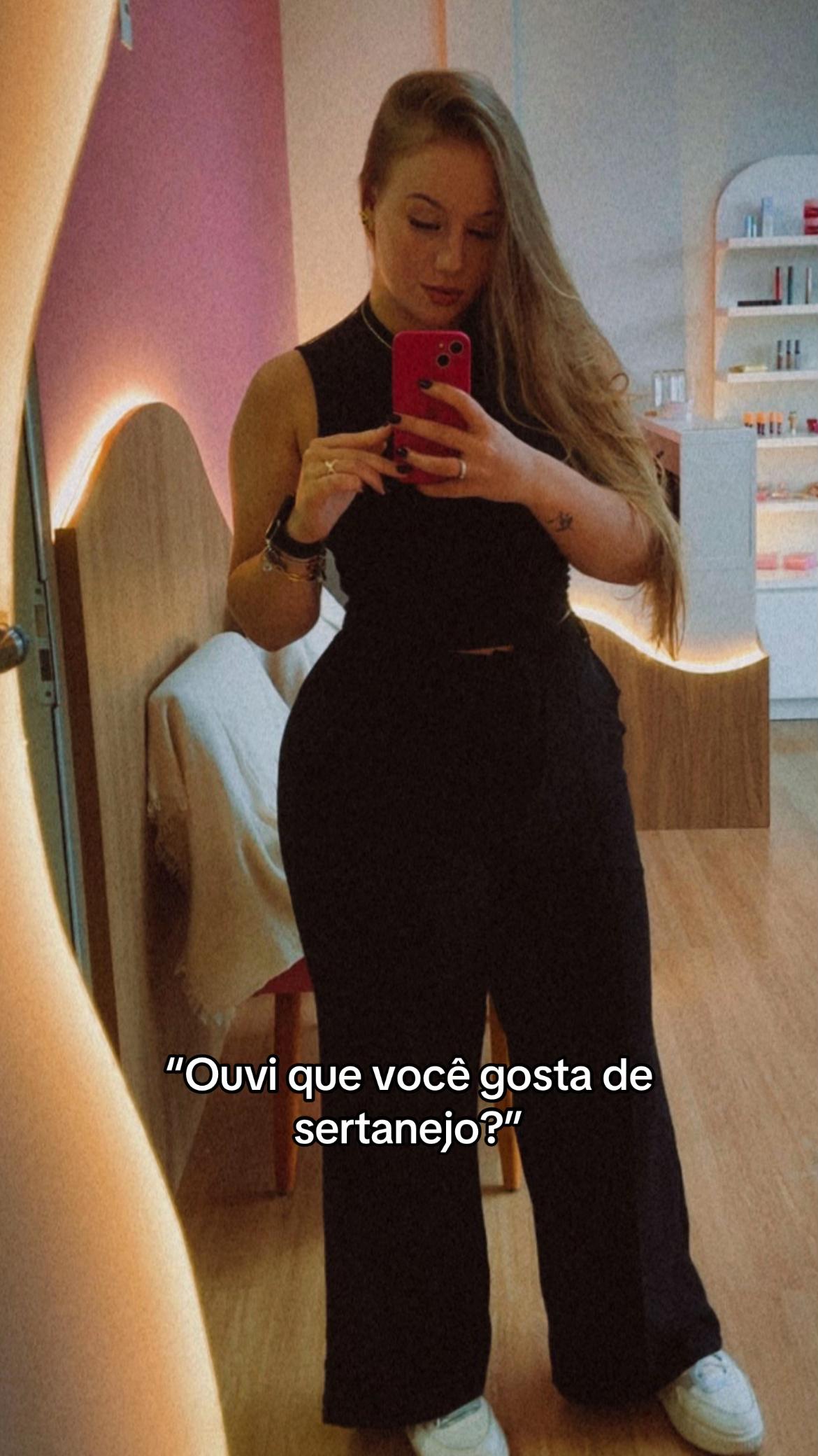 @Juliana Moro