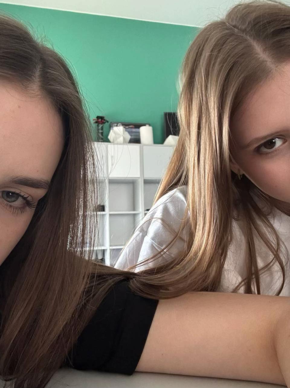 @Лера