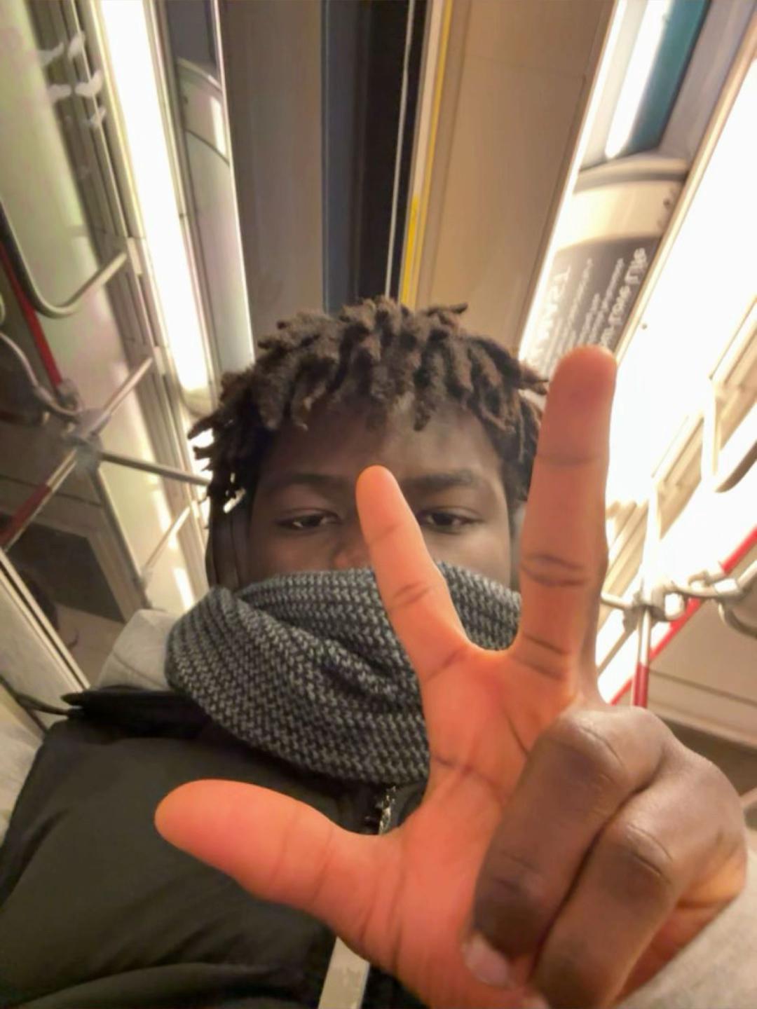 @Warizz