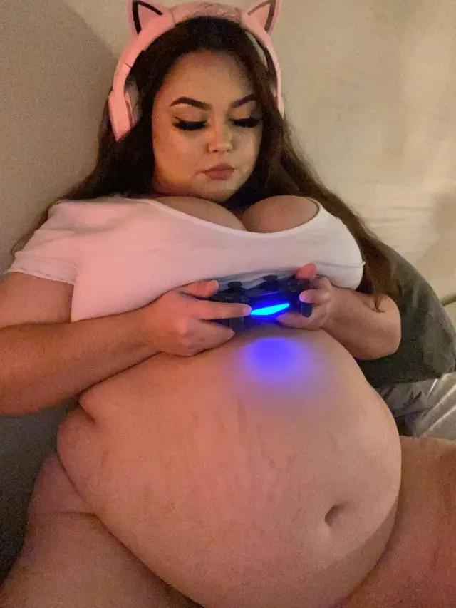 @Feederism Queen