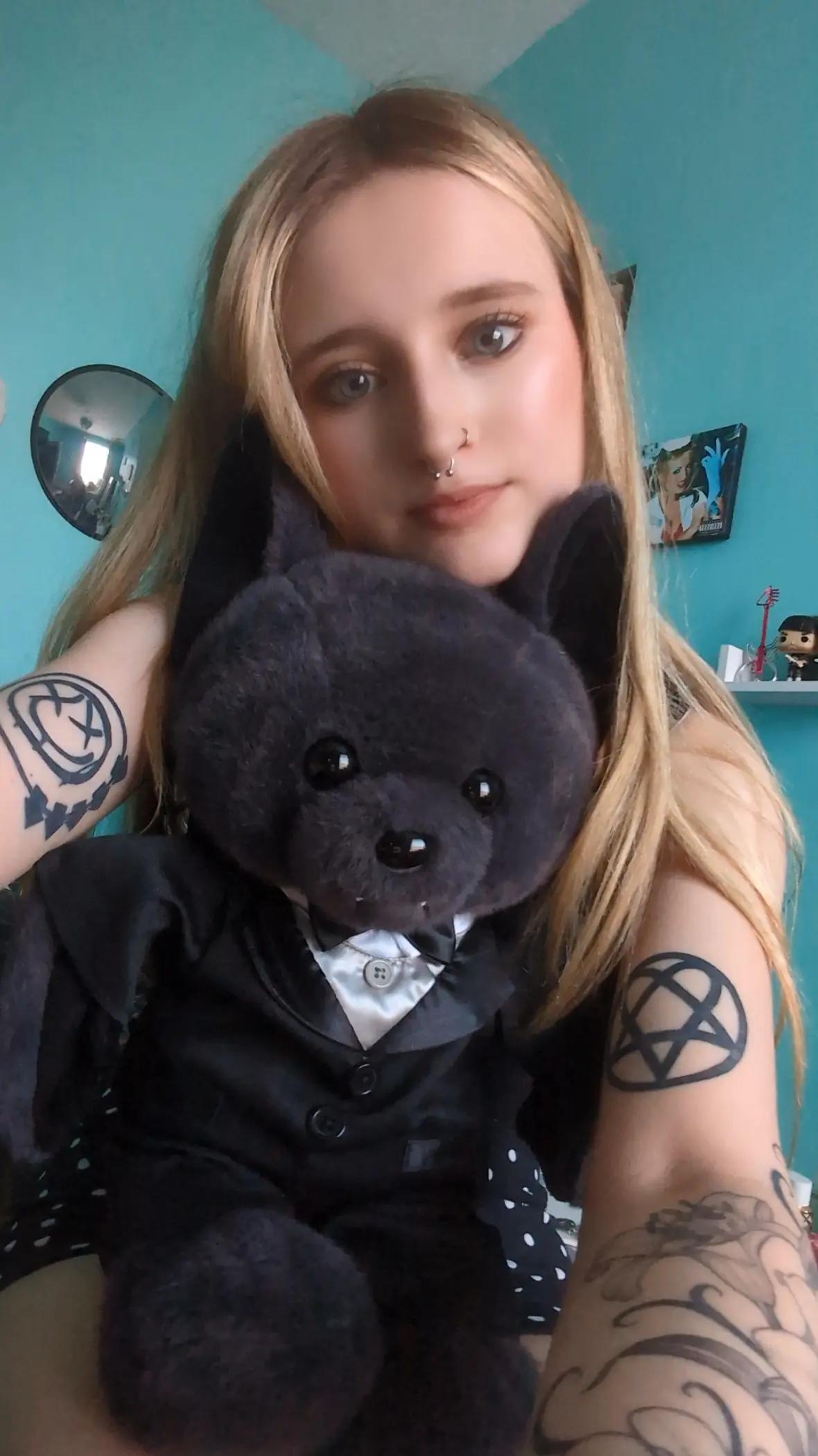@<3