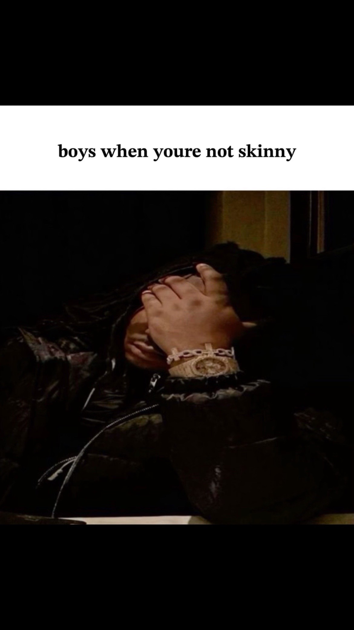 @𝒱