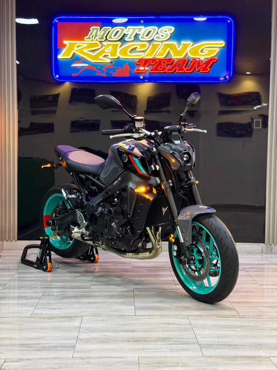 @Motos racing team
