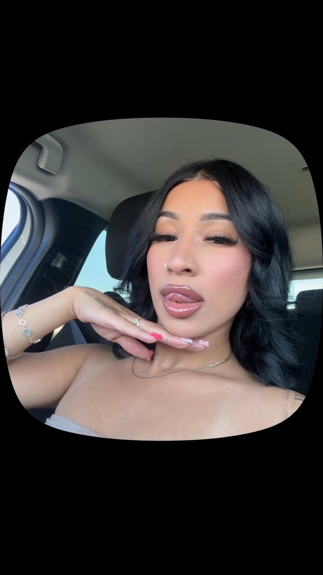 @liyahhenessey