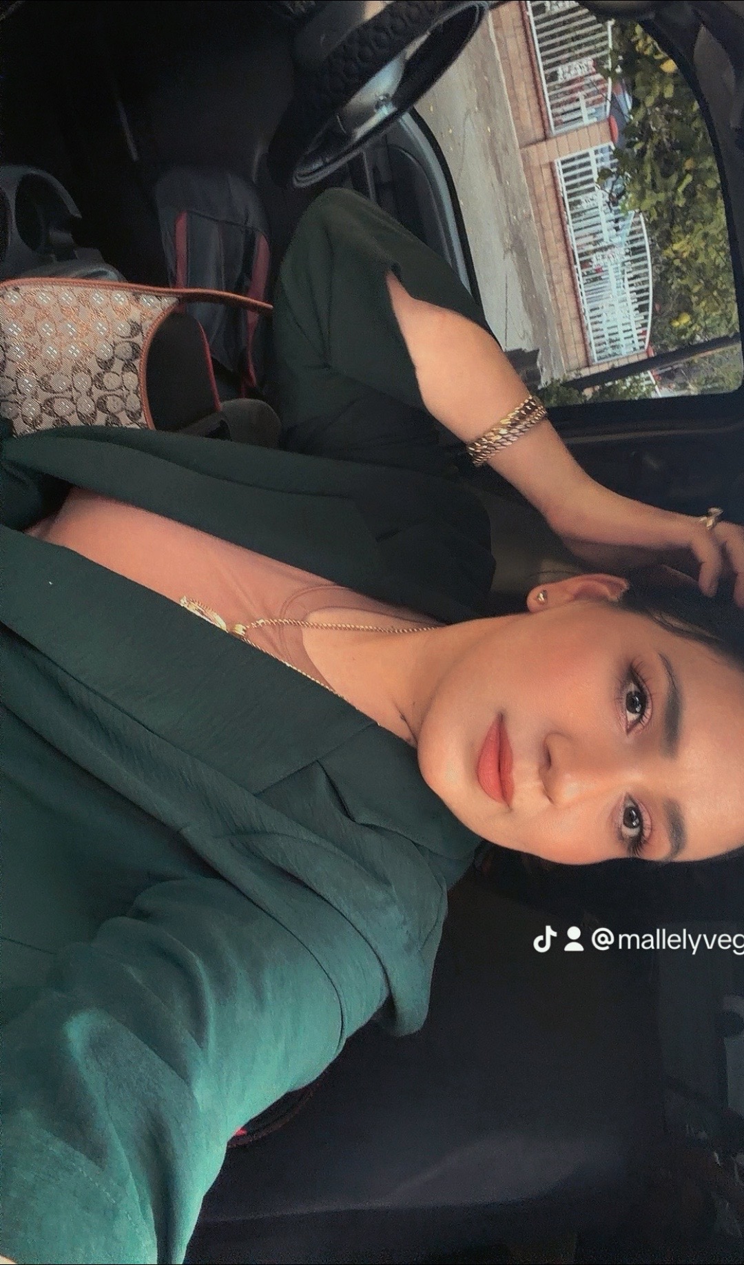 @MallelyVega