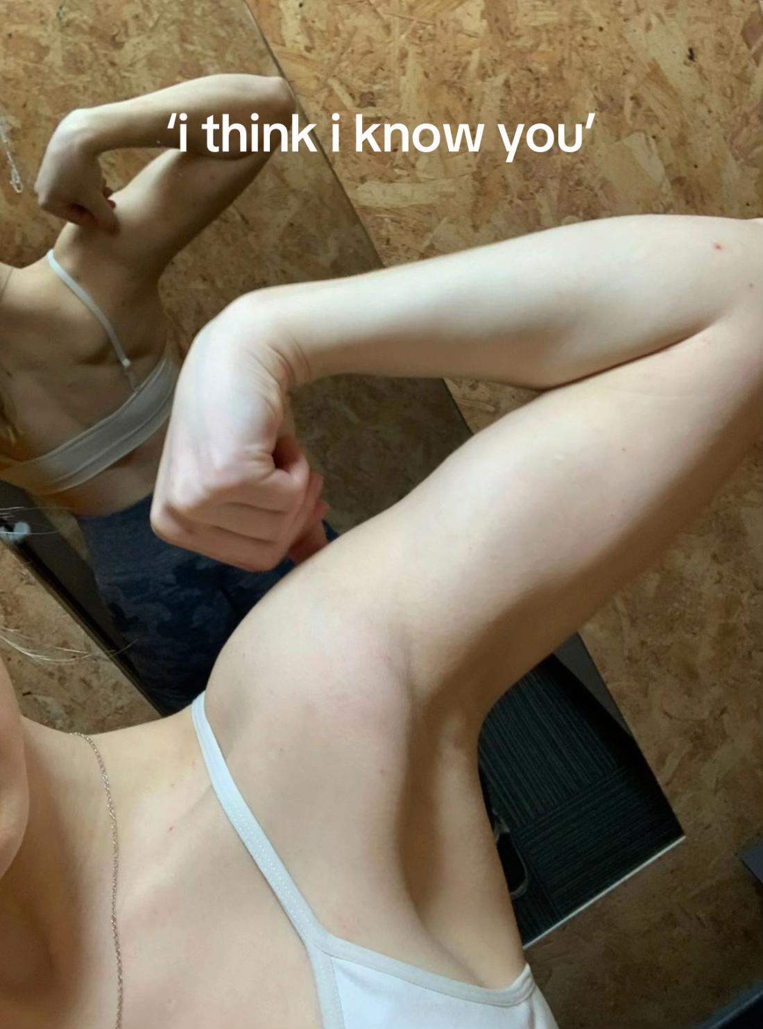 @elliearundell_