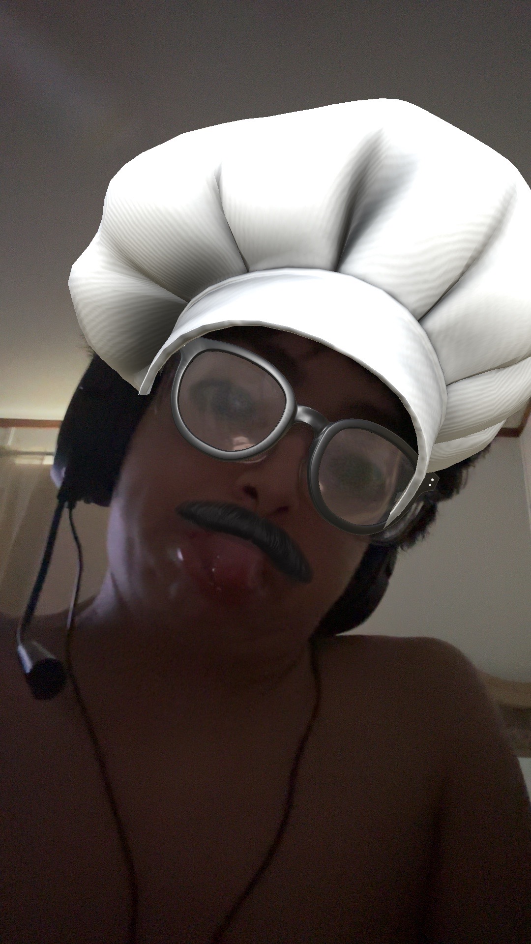 @￴ ￴