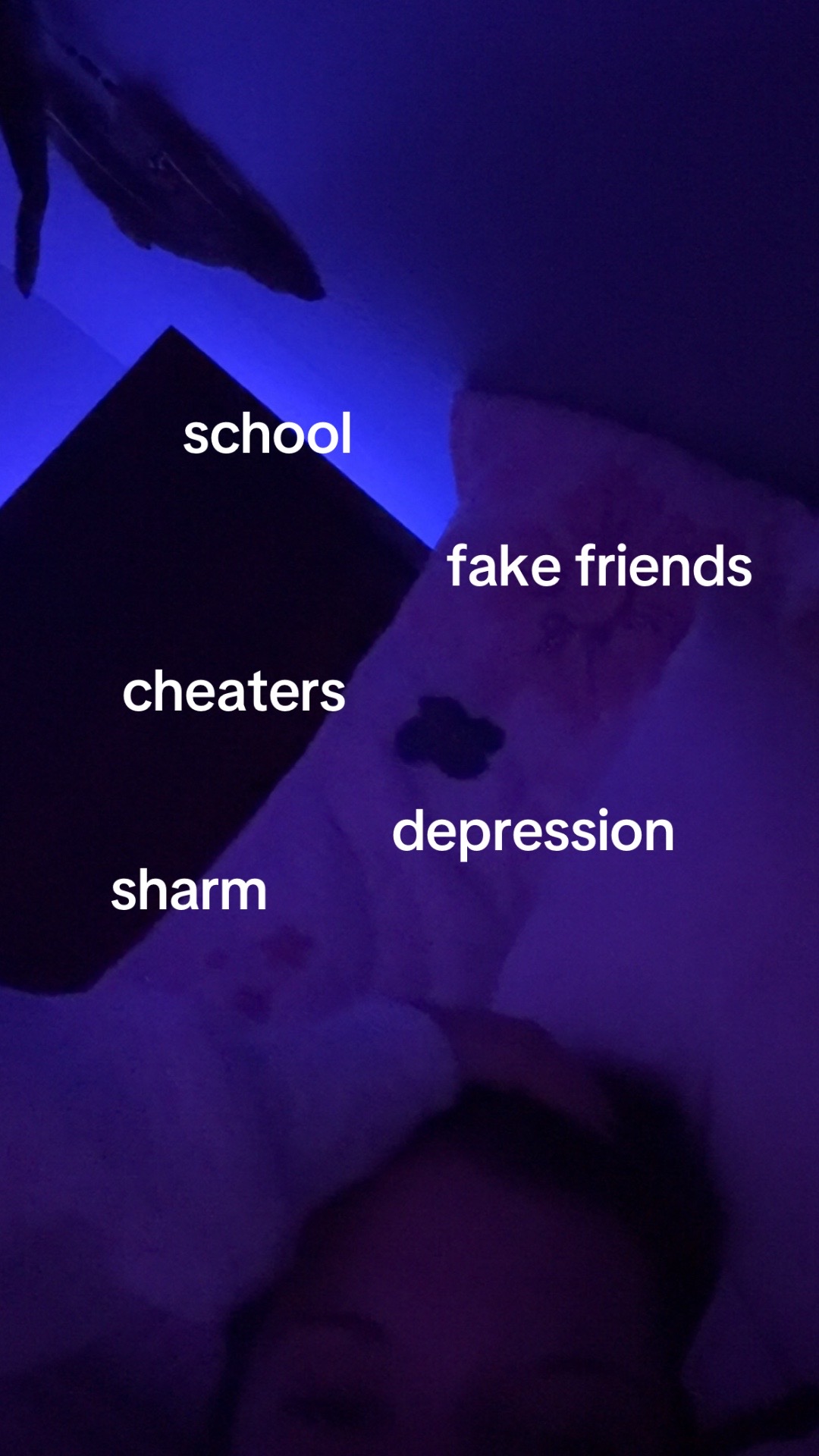 @⃟