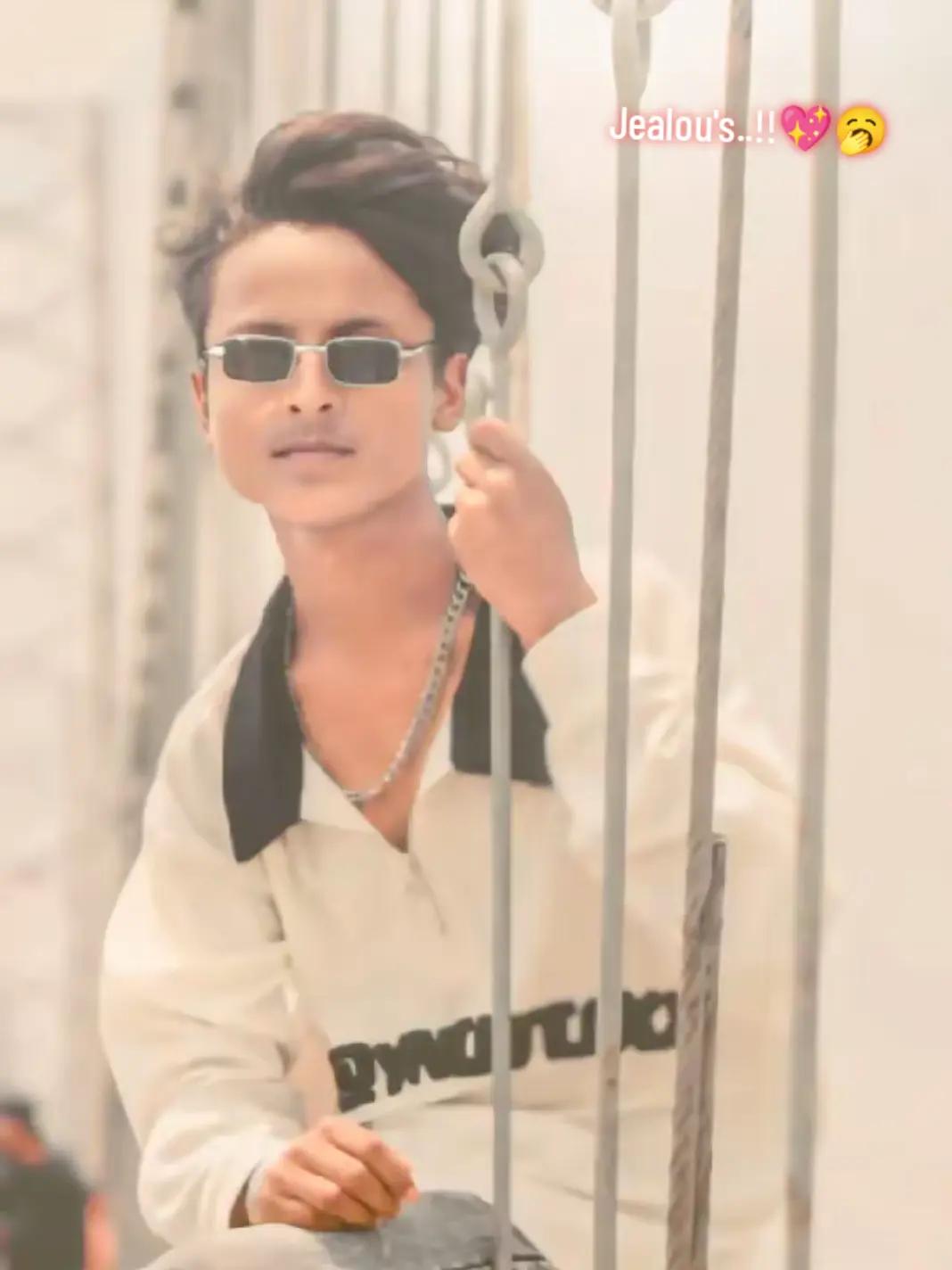 @𝙃𝙊𝙏...𝘽𝙊𝙔..😎