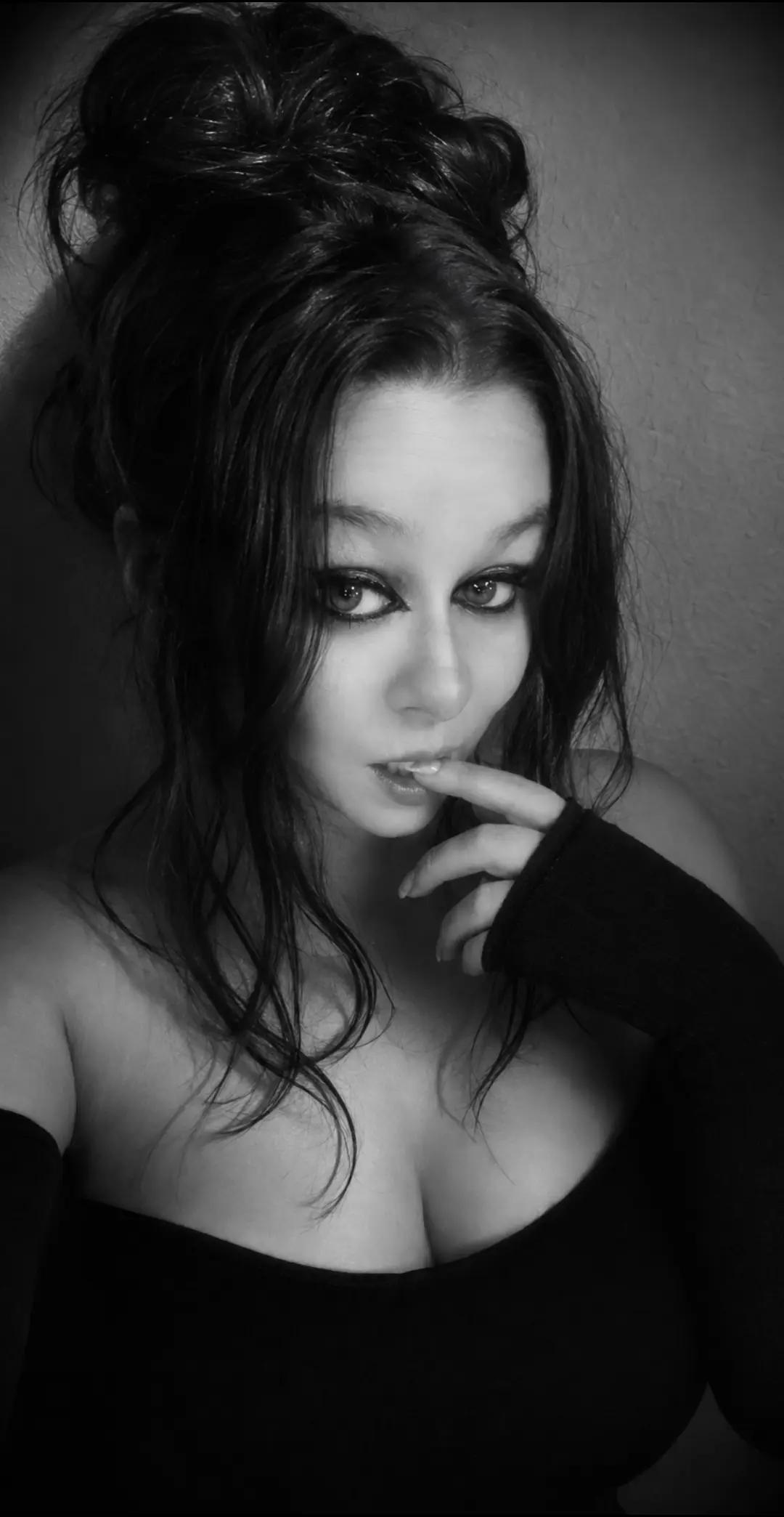 @hellfireprincessbrittbrat😈🥀