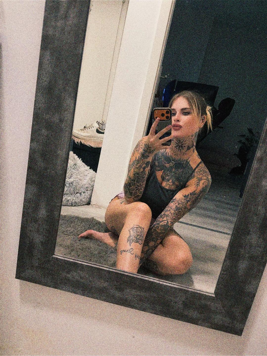 @Lealein24