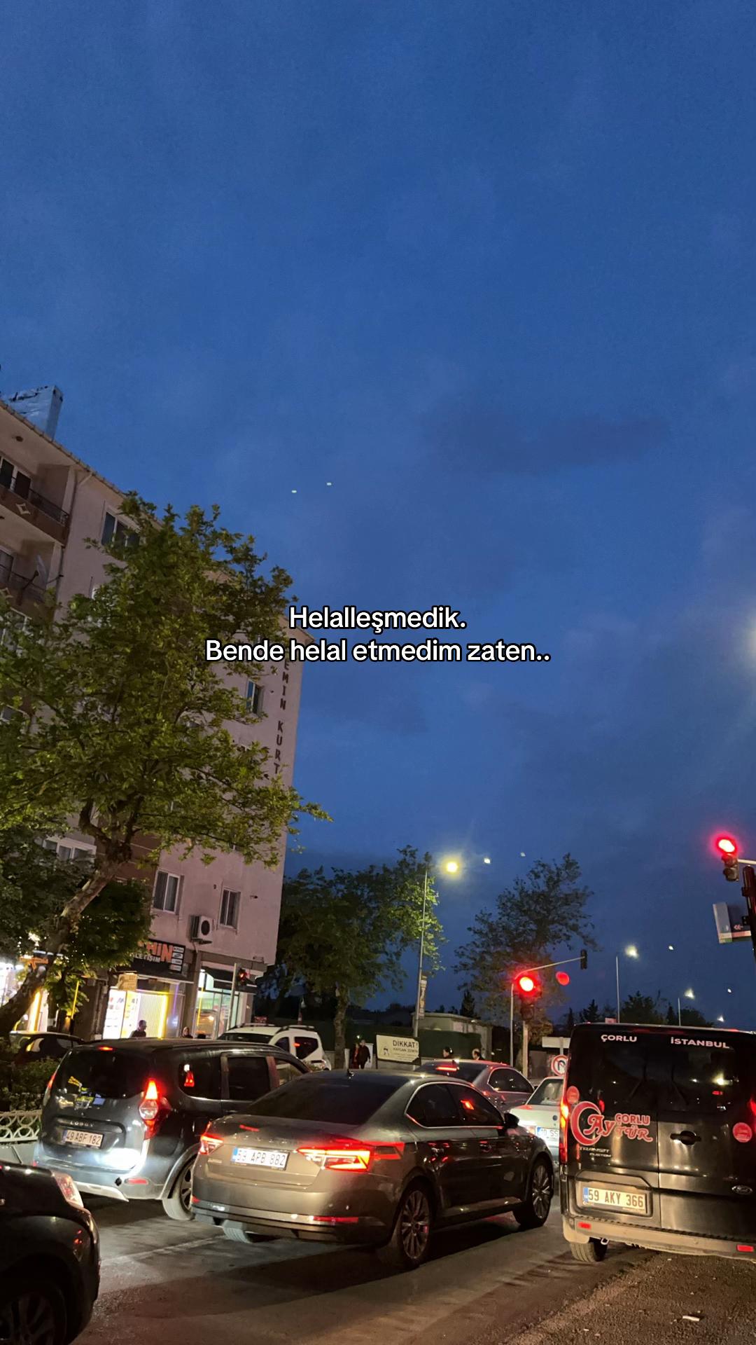 @𝐄.