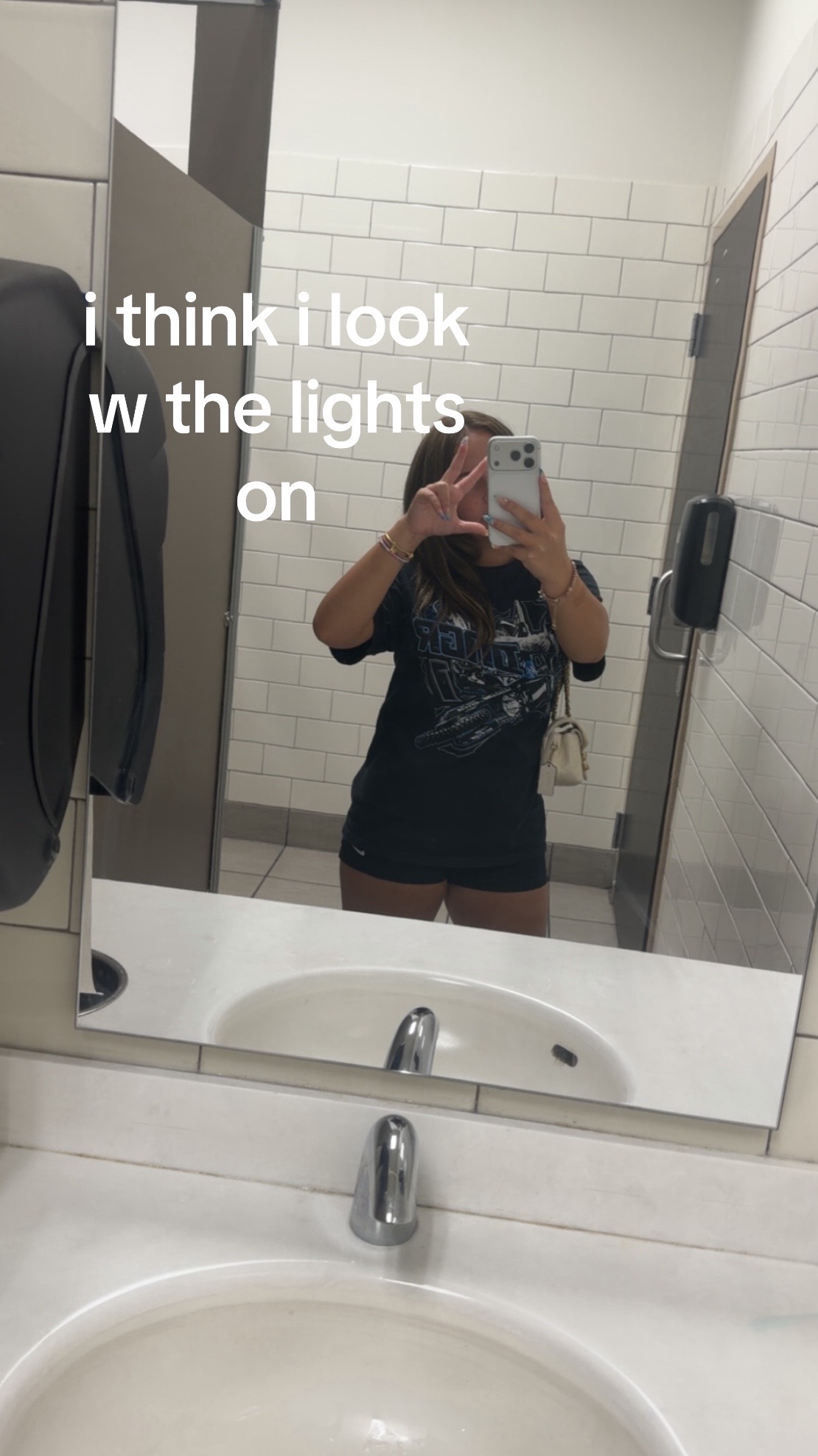 @⃟