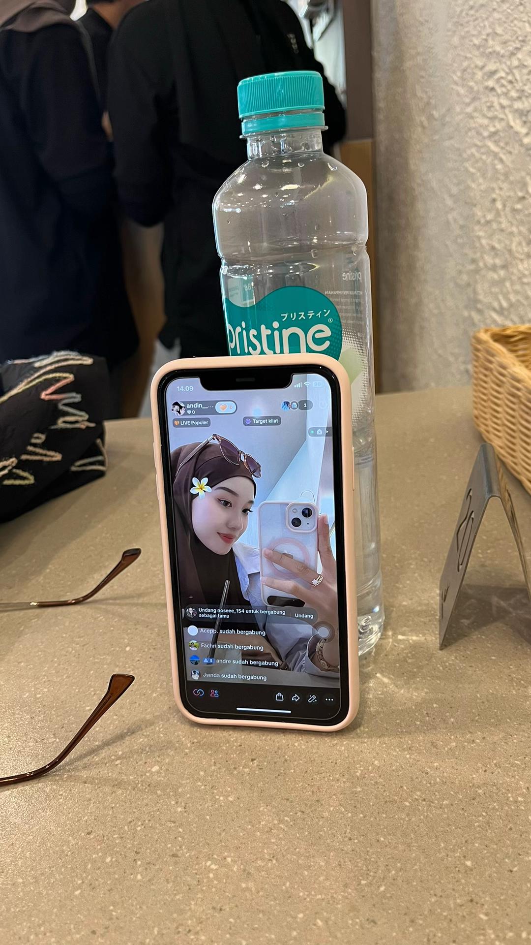 @𝑪𝒉𝒊𝒏🌻