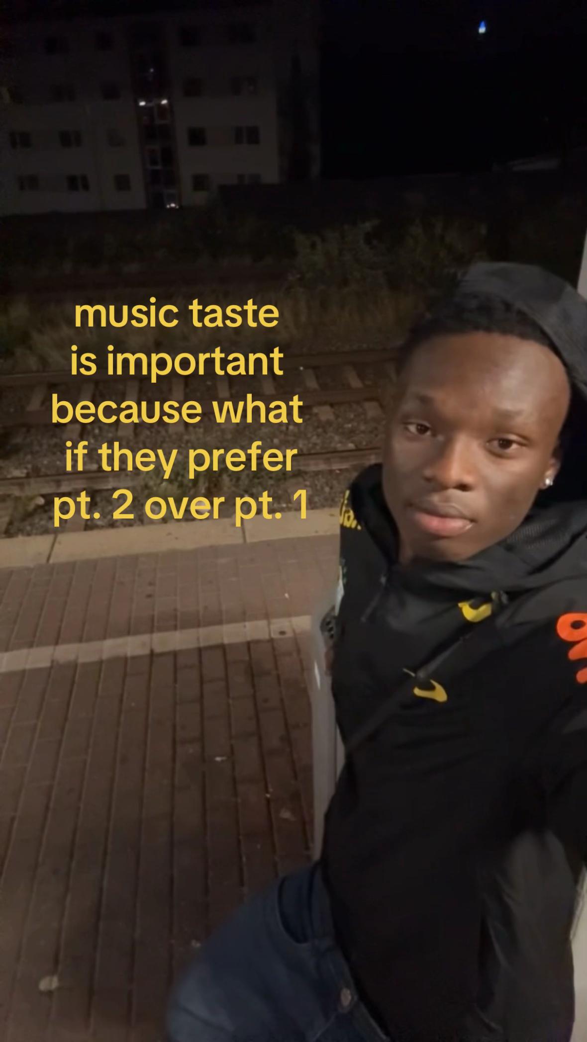 @⃟