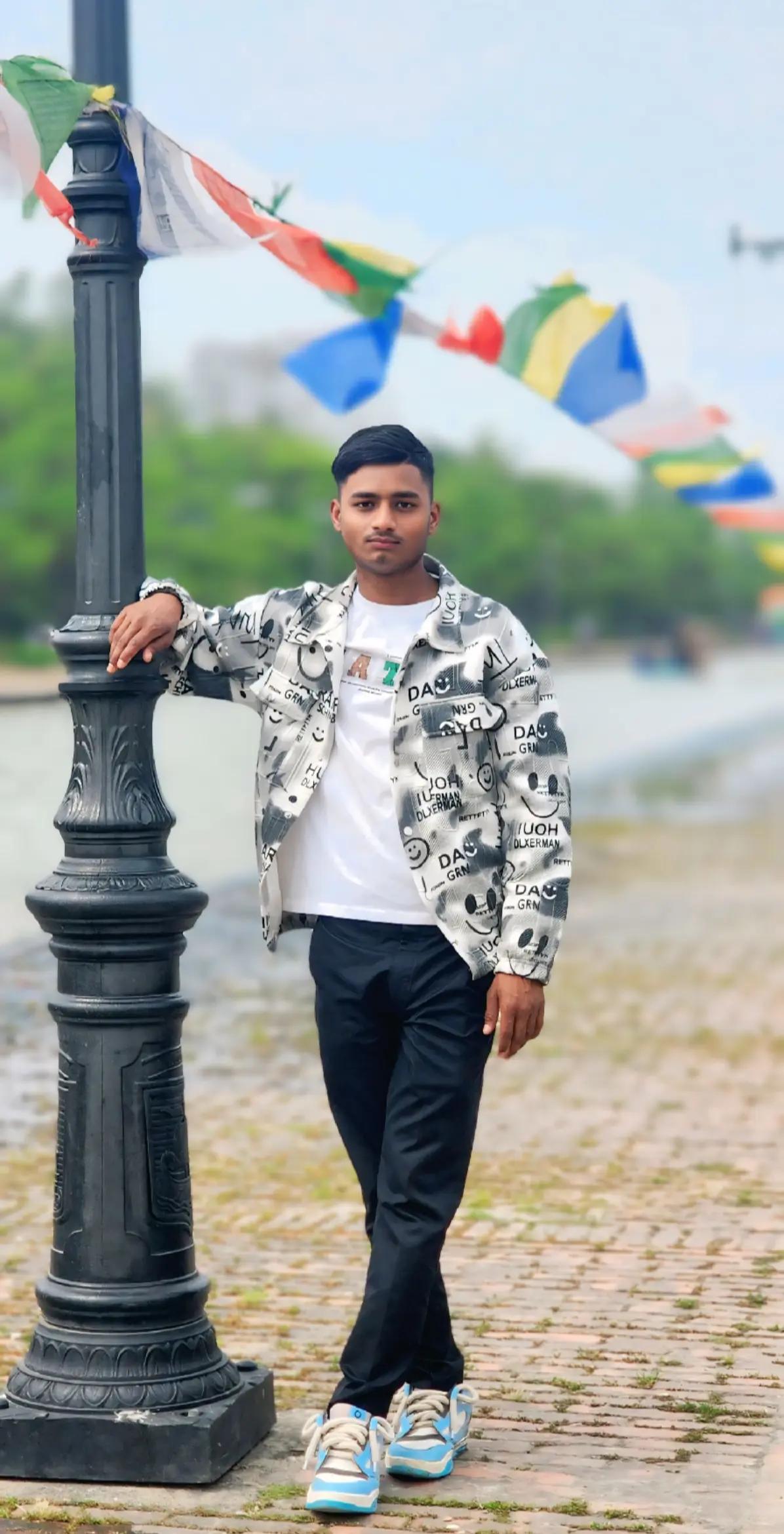 @👑👑👑dipai Maurya 👑👑👑👑