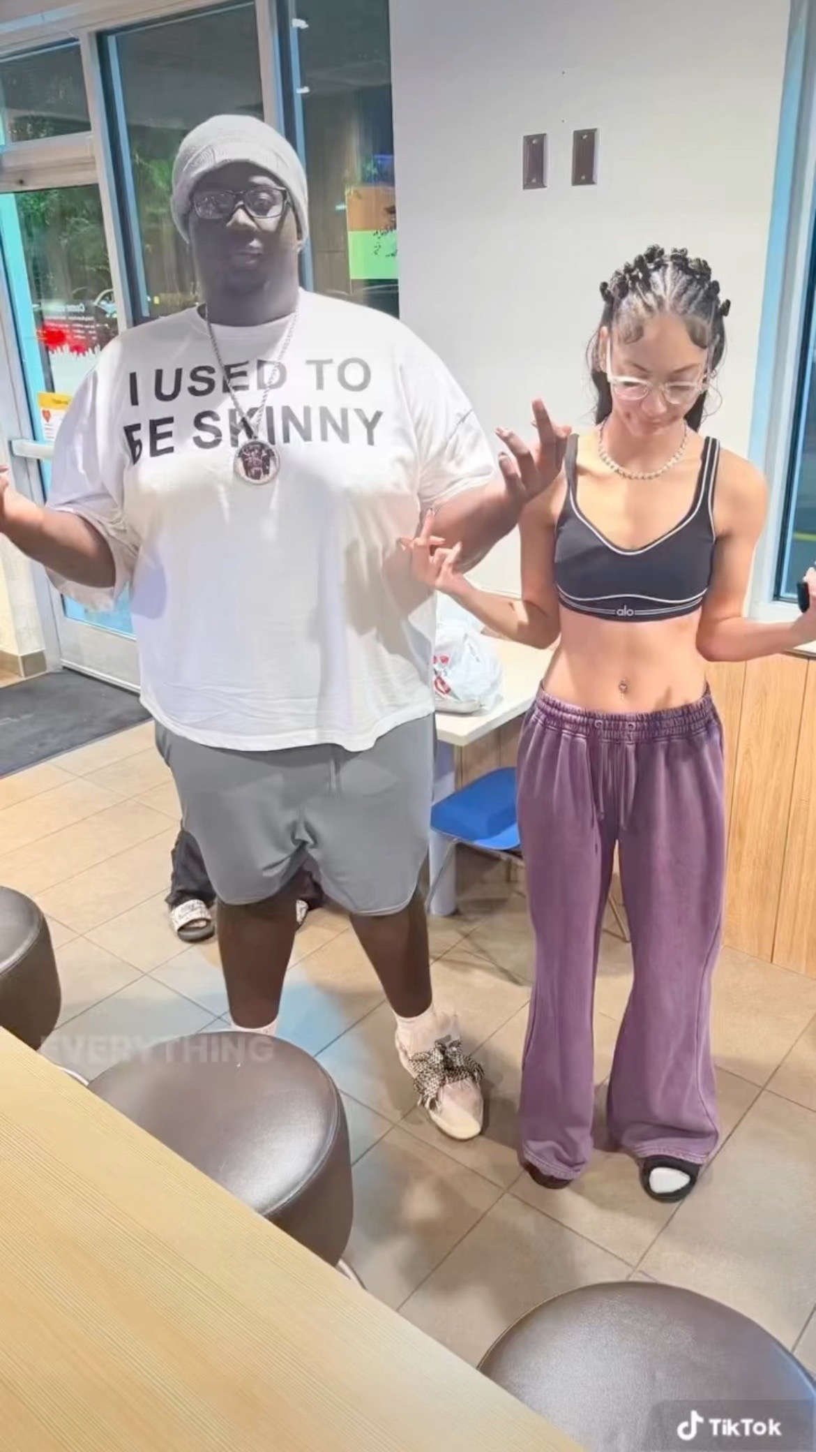 @sumlighskinwitglasses