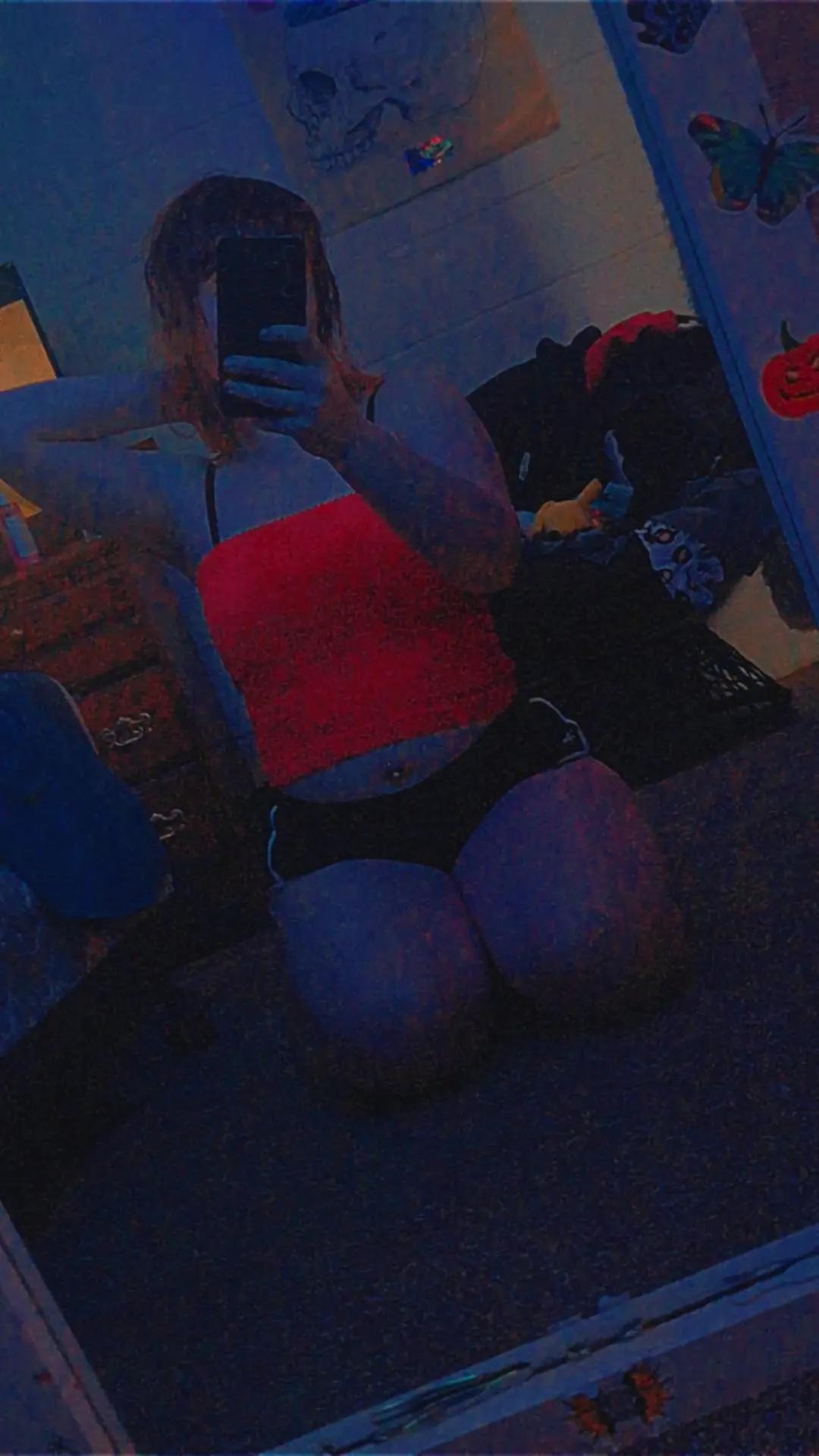 @Čh&euml;rrịị🍒🍒