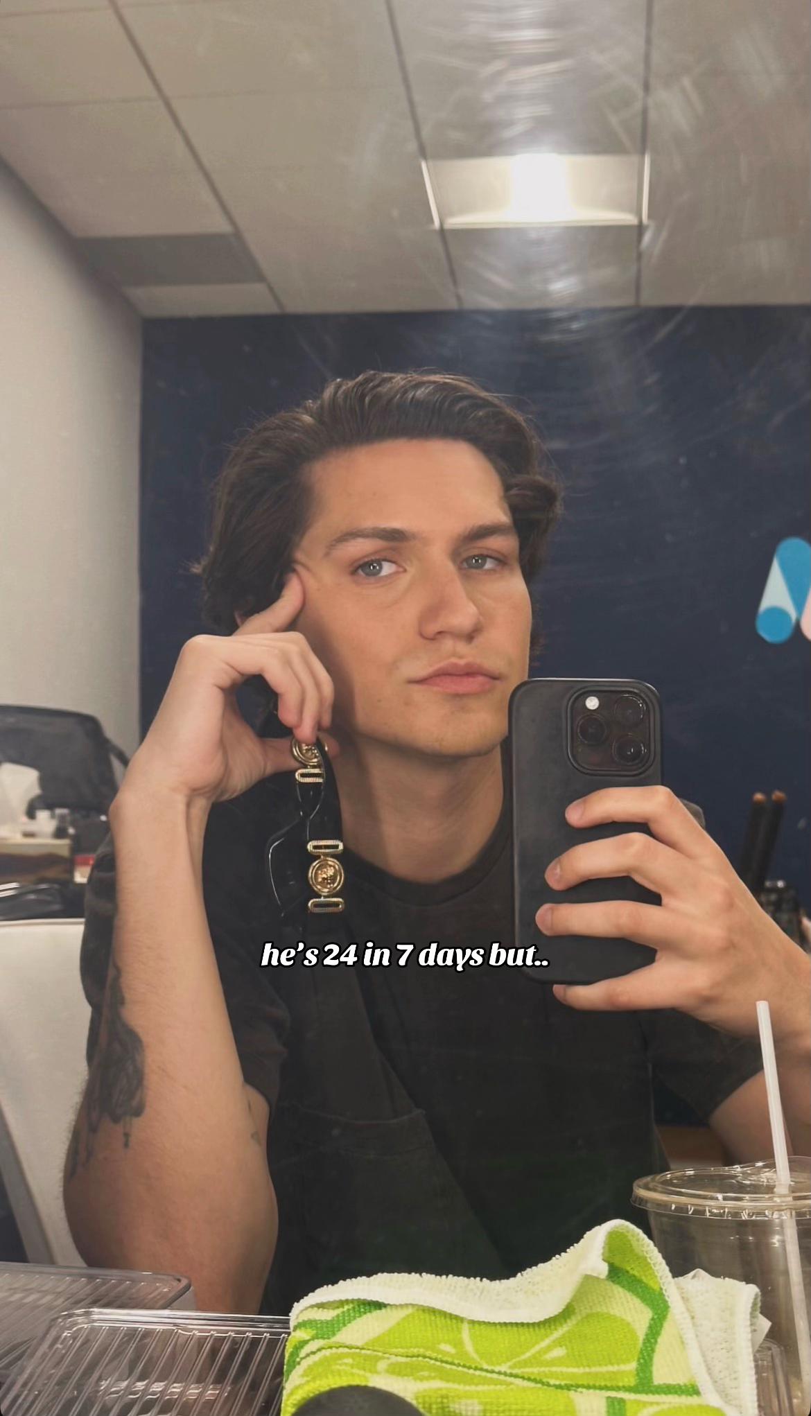 @𝘤𝘩𝘢𝘴𝘦 𝘧𝘰𝘭𝘭𝘰𝘸𝘴<3