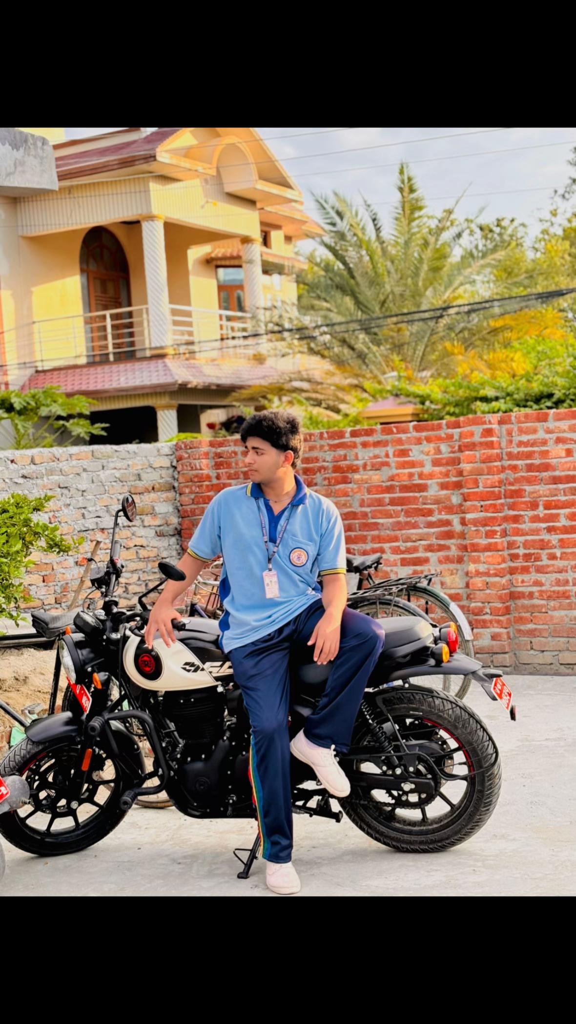 @🤴BHOJPURIYA KING 👑