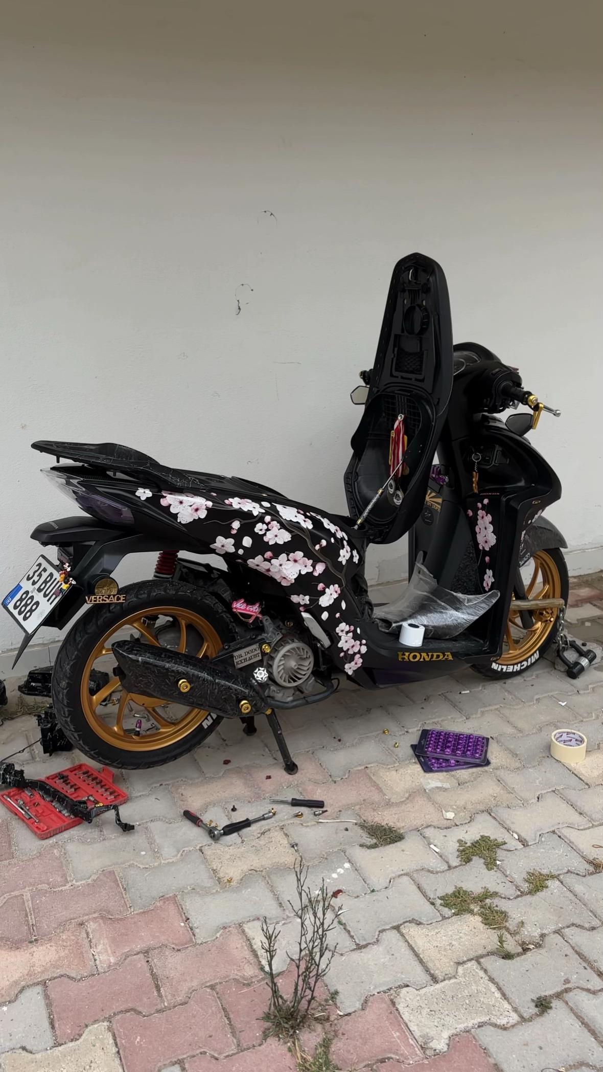 @𝐒𝐓.