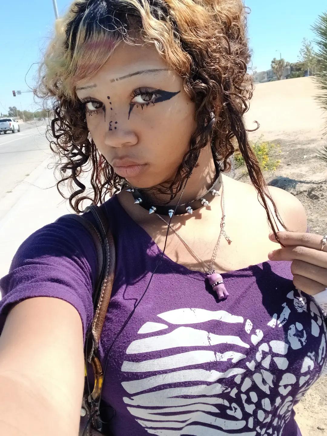 @:3