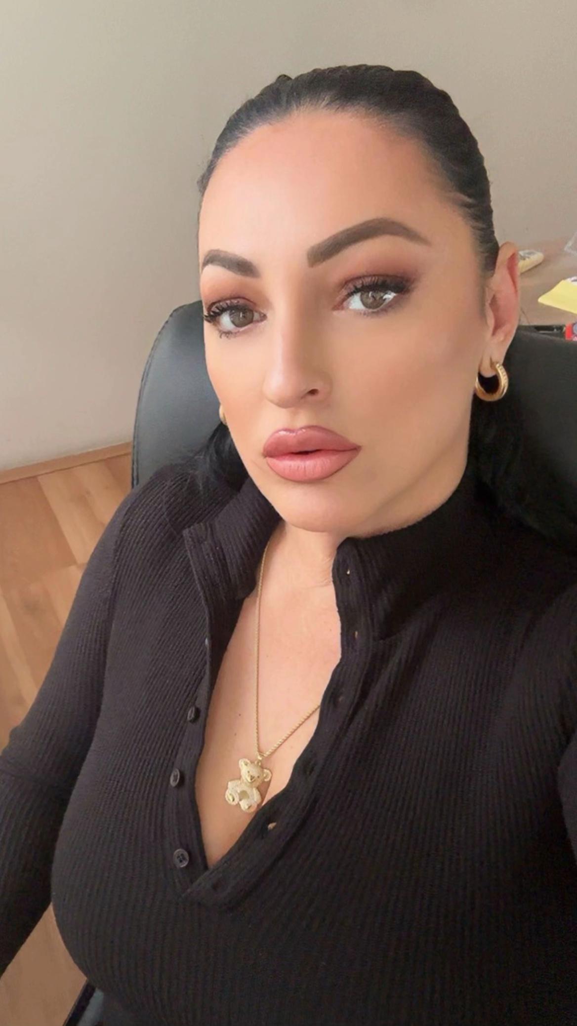@adelinash1