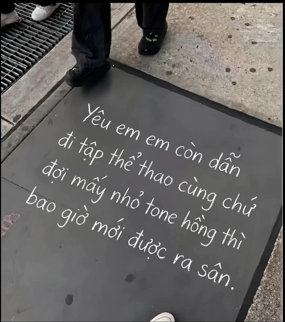 @Chít