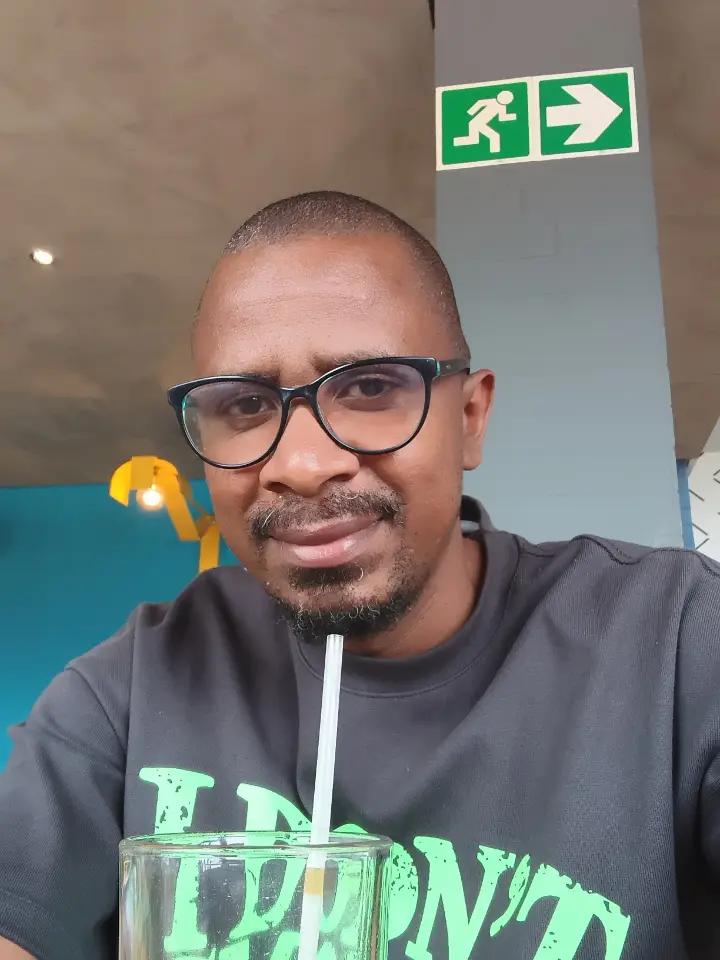 @ChucksWaMC🇧🇼🇿🇦