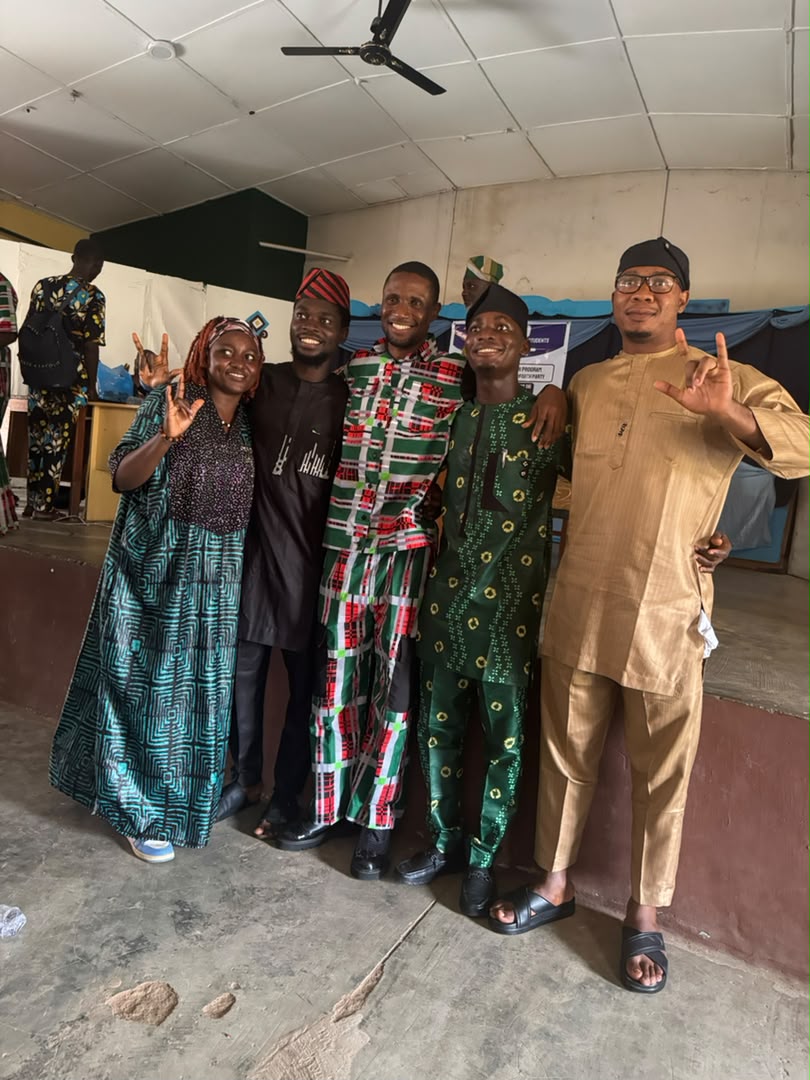 @Olamide (Deaf)๐ณ๐ฌ๐บ๐ธ๐ณ๐ฌ