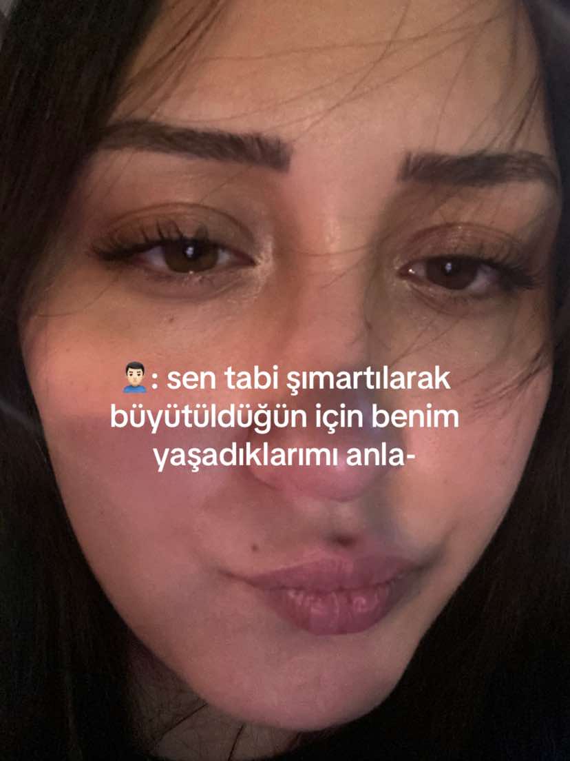 @Elifakyurekaşkm