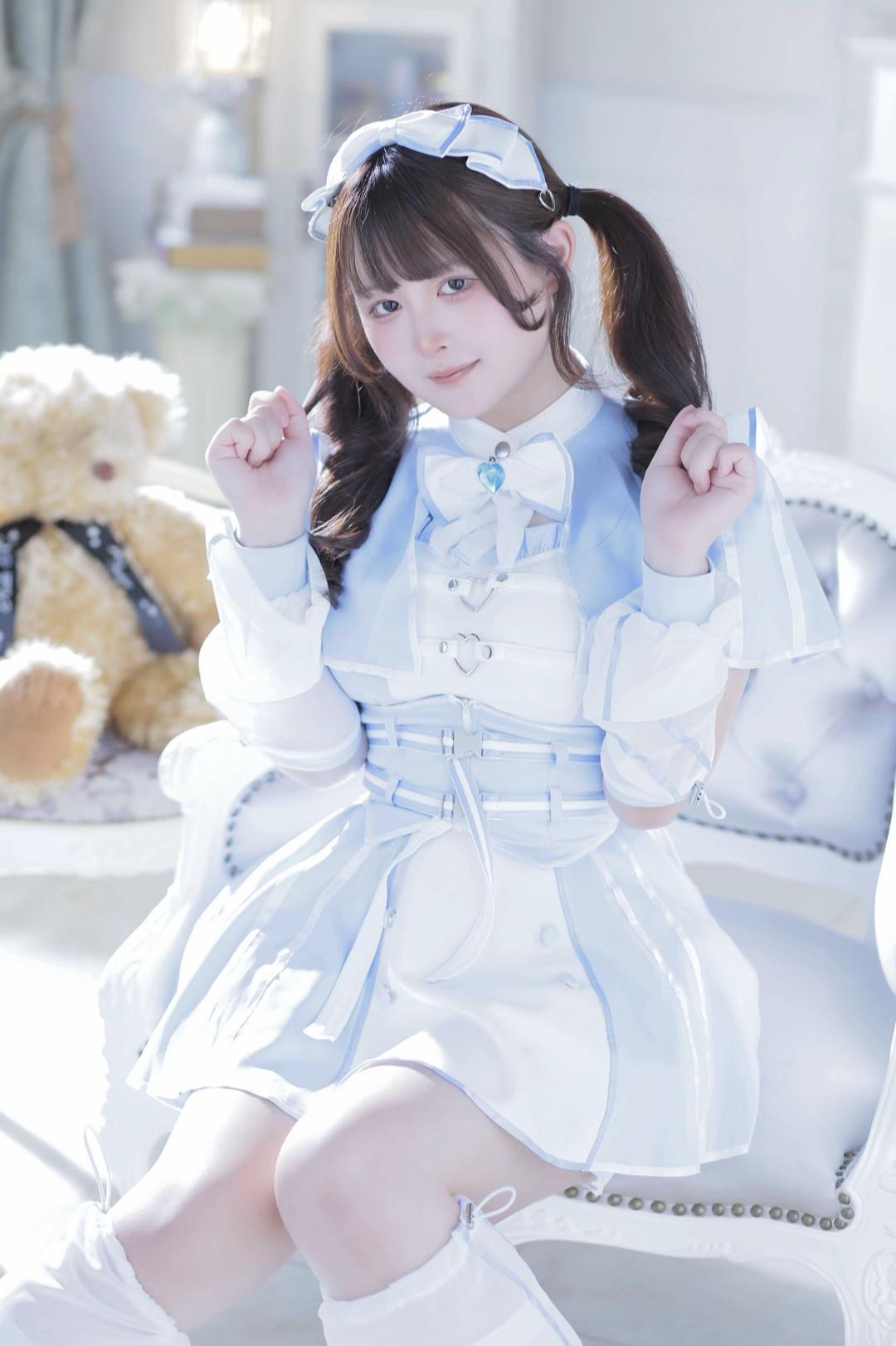 @かなで