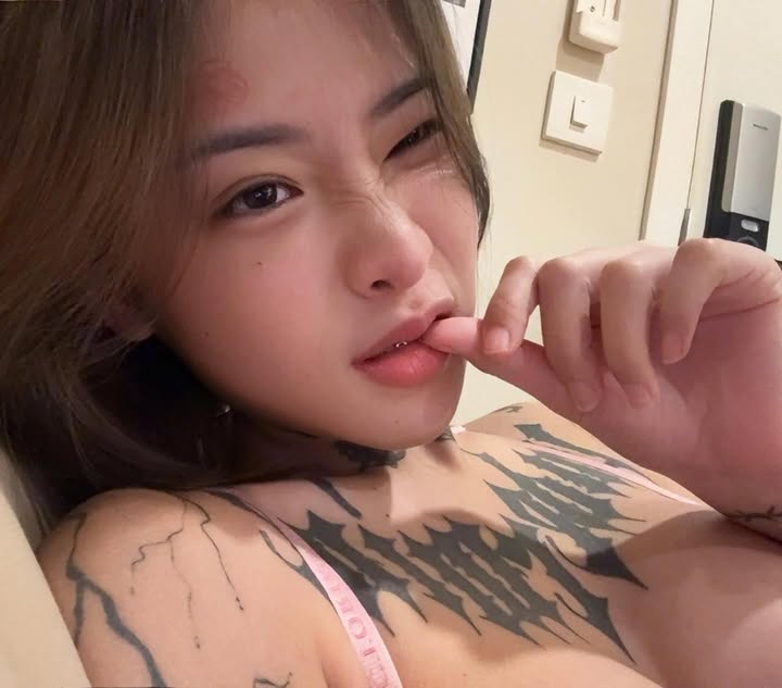 @freakworldgirls
