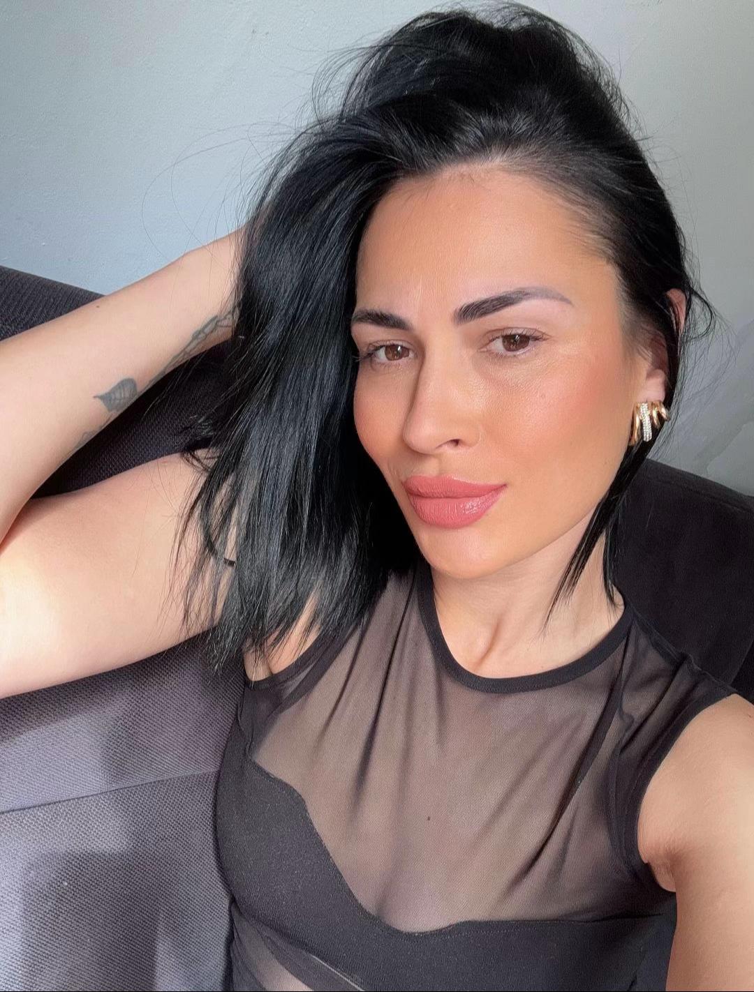 @Ana Grozdanović