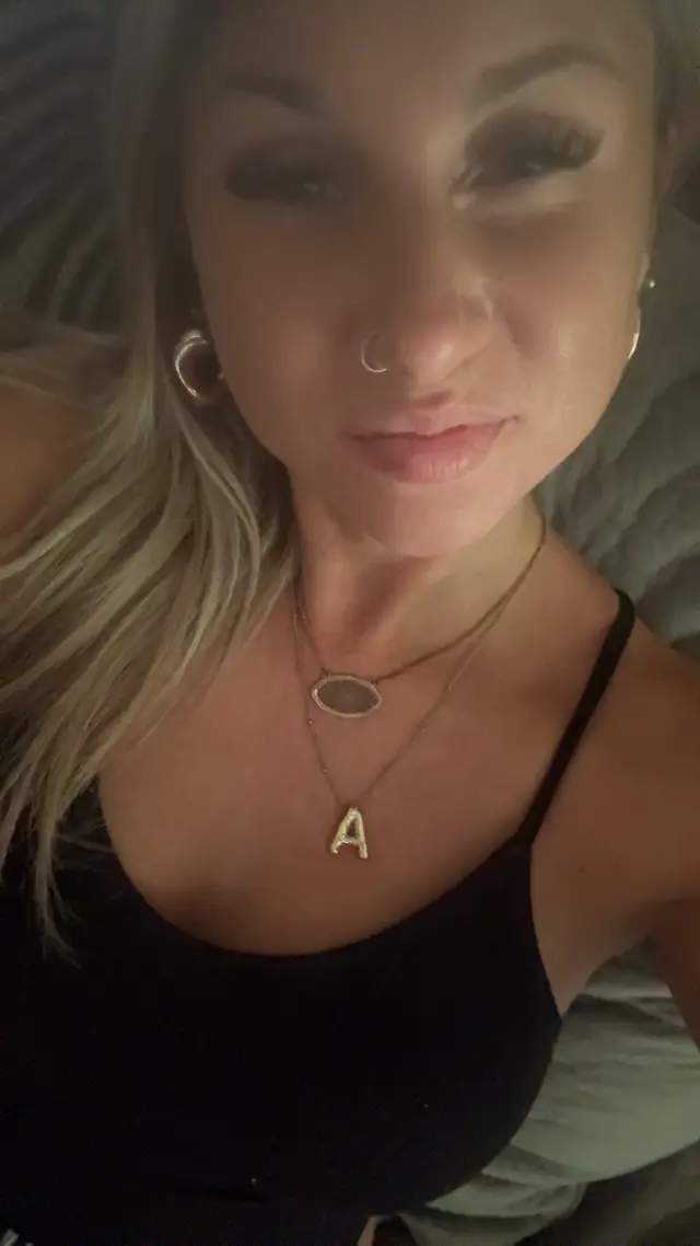 @amienicole