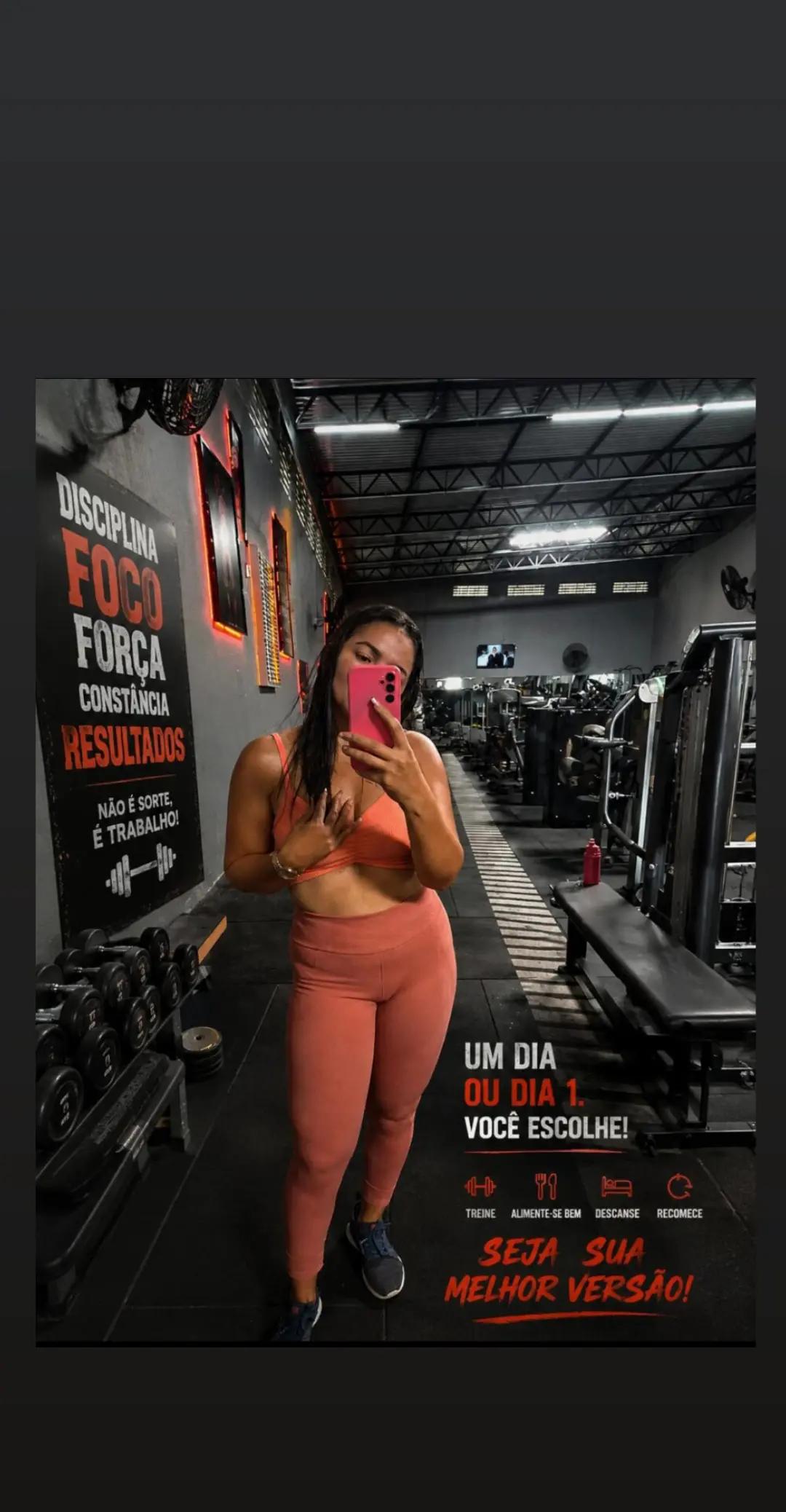 @SimoneSantos24