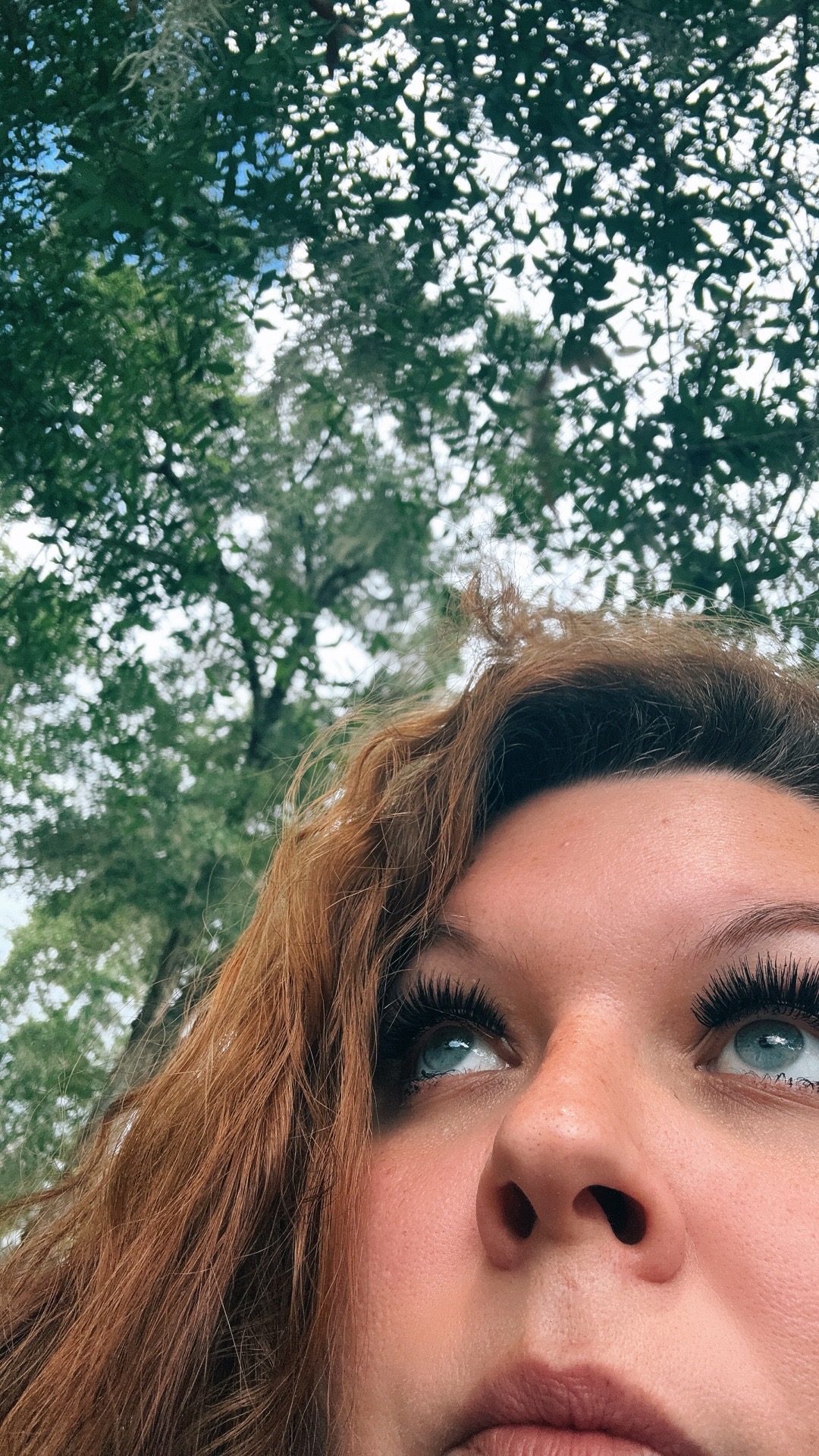 @💦Blue eyes and thick thighs💦