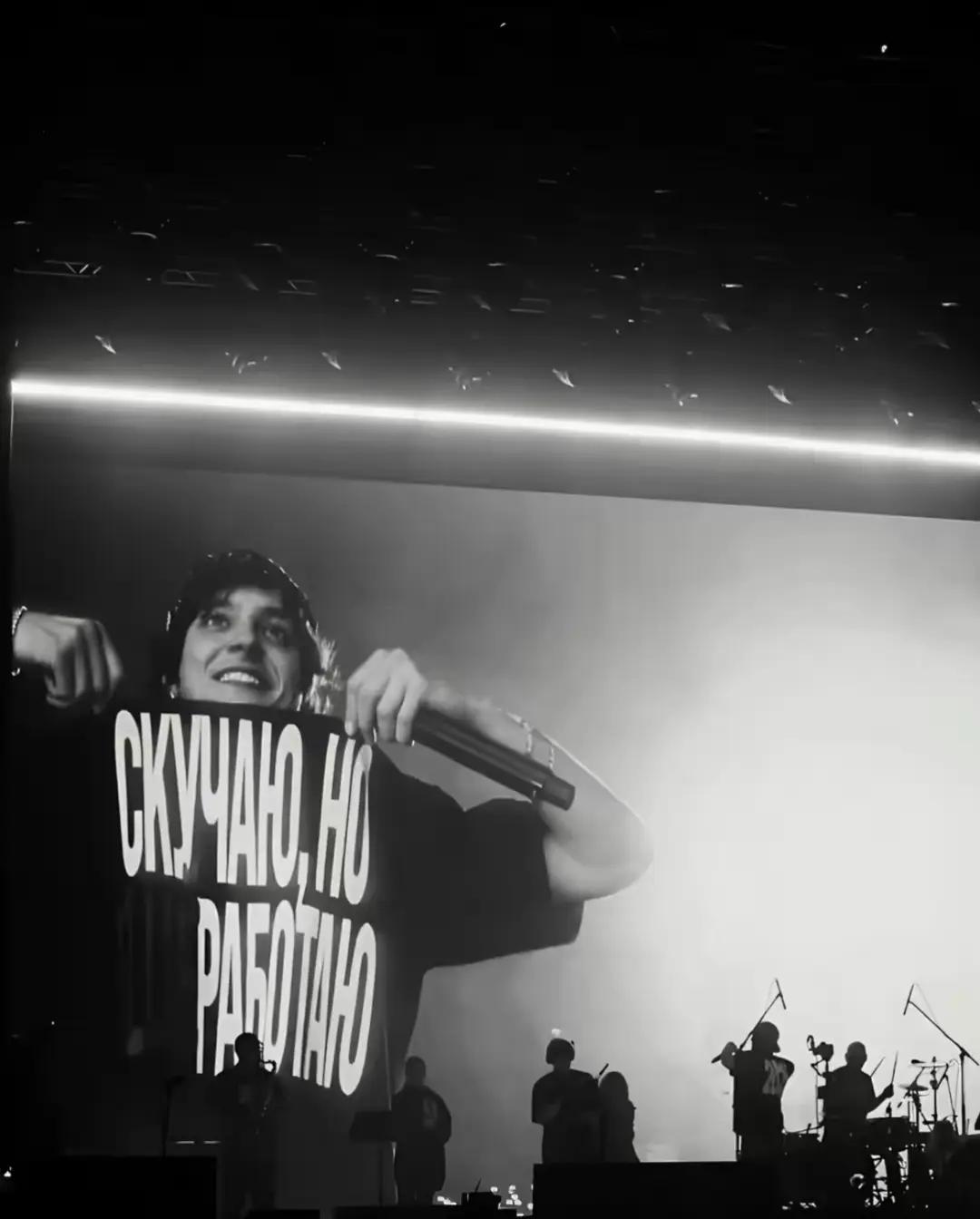 @🖤