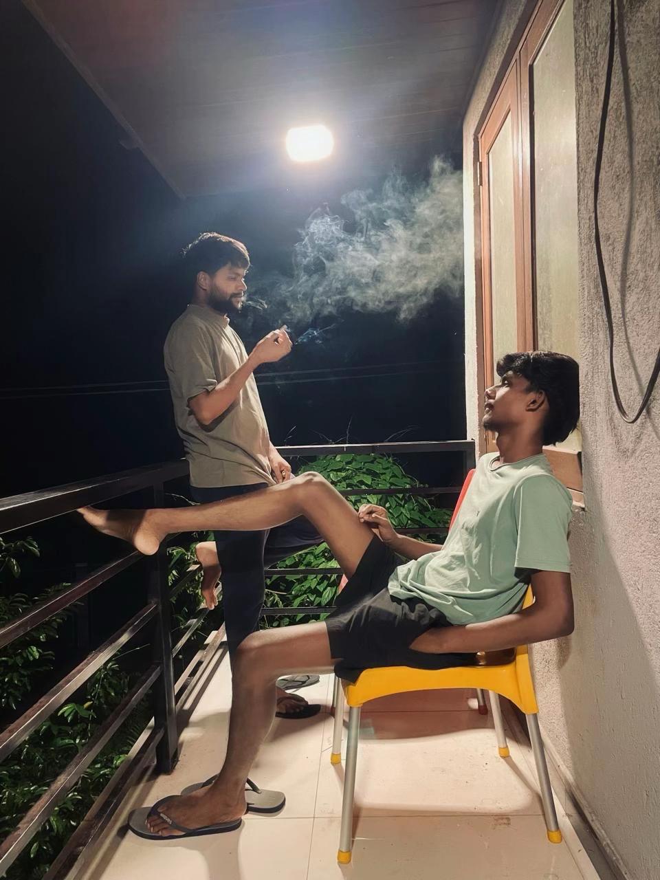 @P O O R N A ๐ฌ