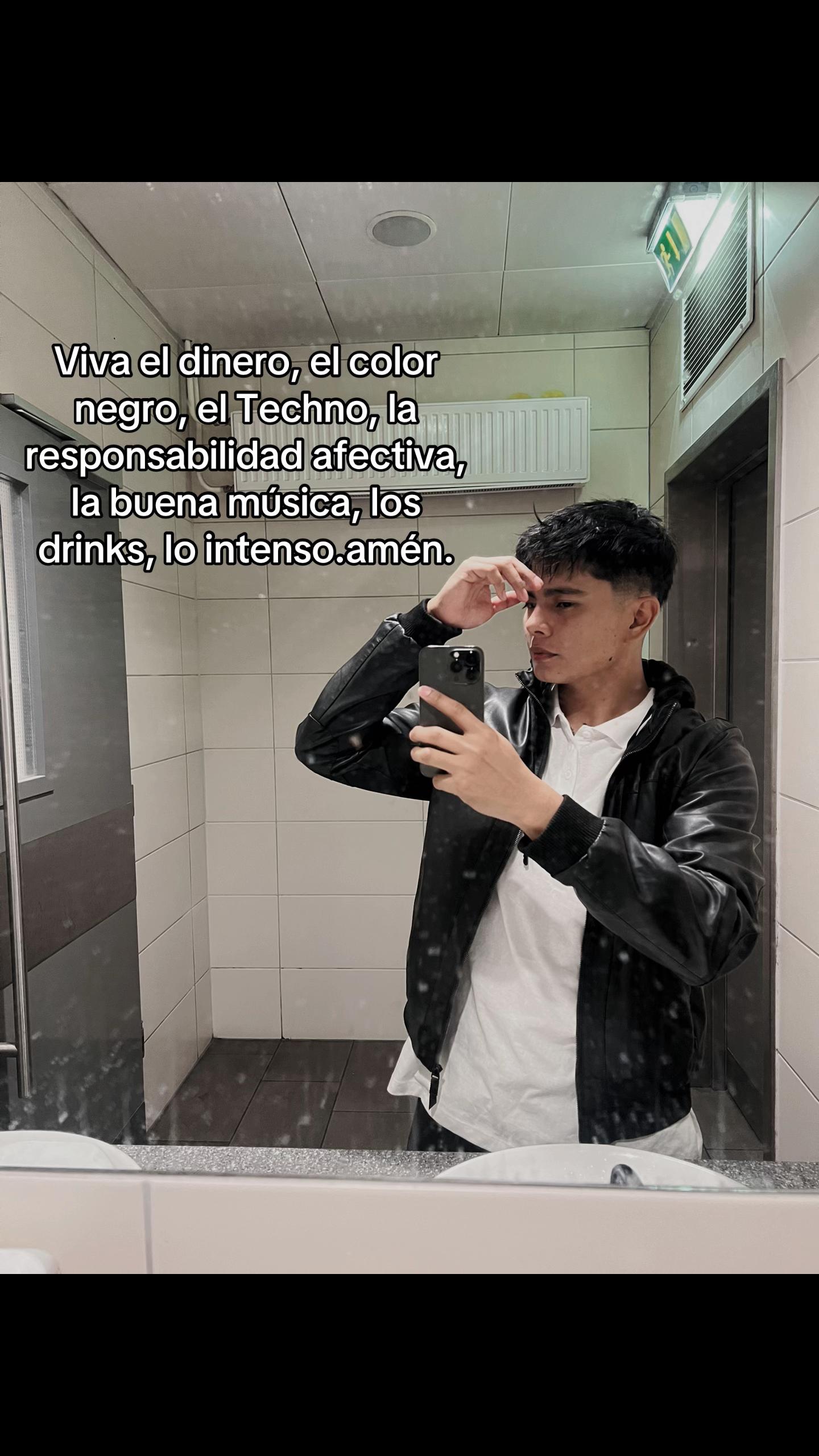 @WhatStory🥃🧃